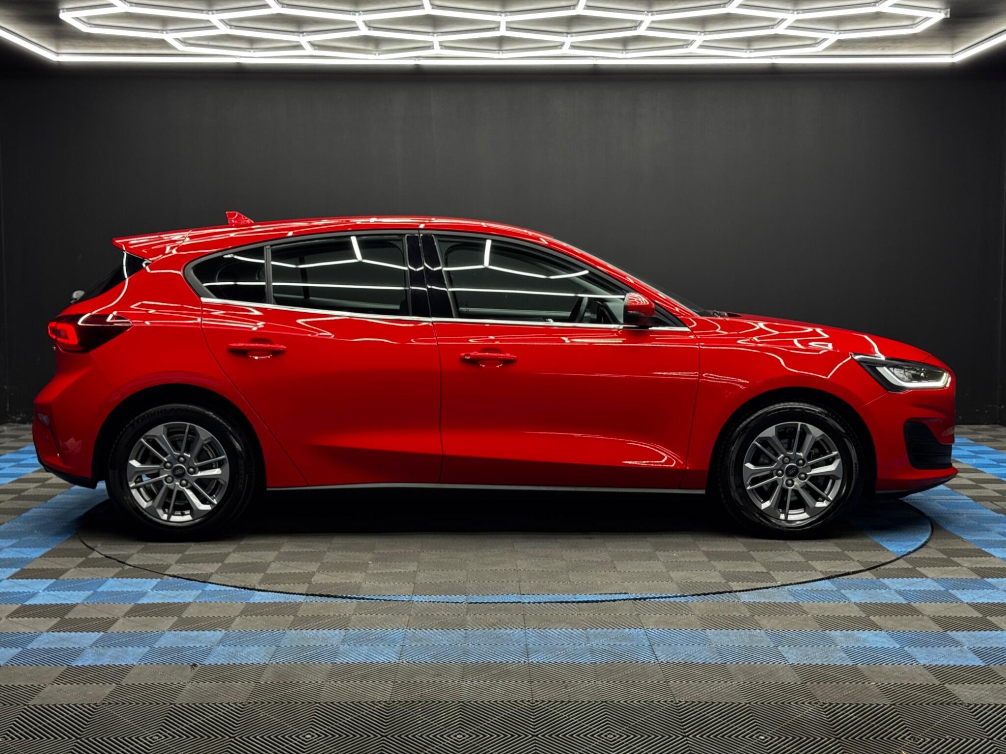 Ford Focus view 4