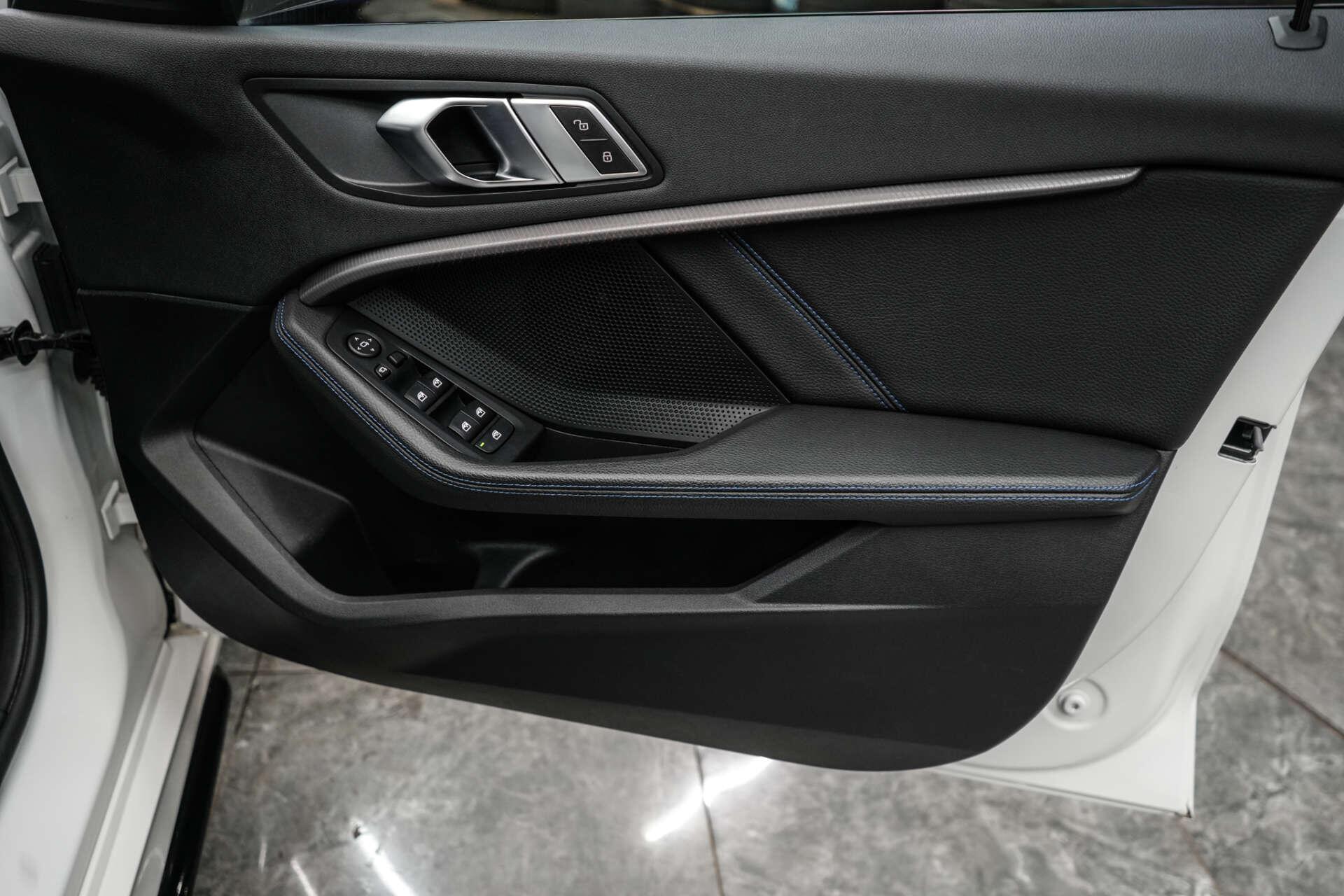 BMW 1 Series view 19