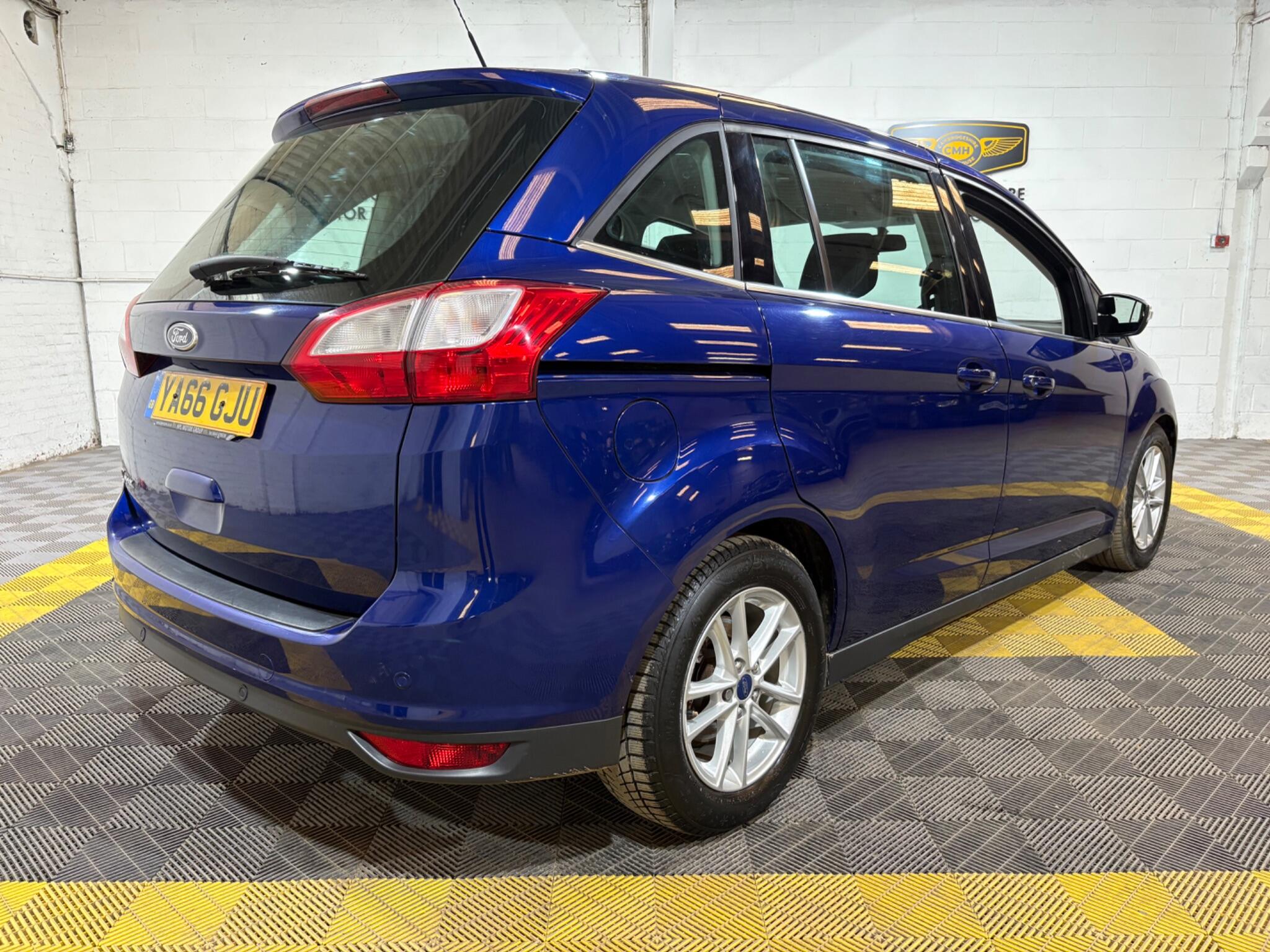 Ford Grand C-Max view 4