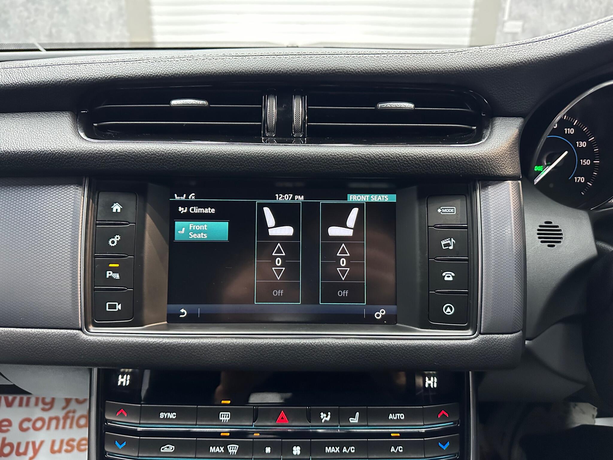 Jaguar XF view 12