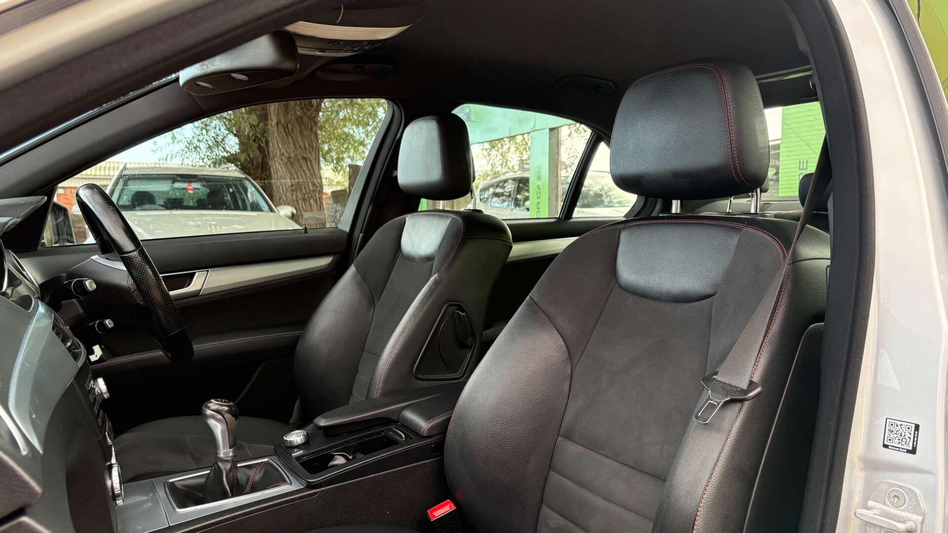 Mercedes-Benz C-Class view 13