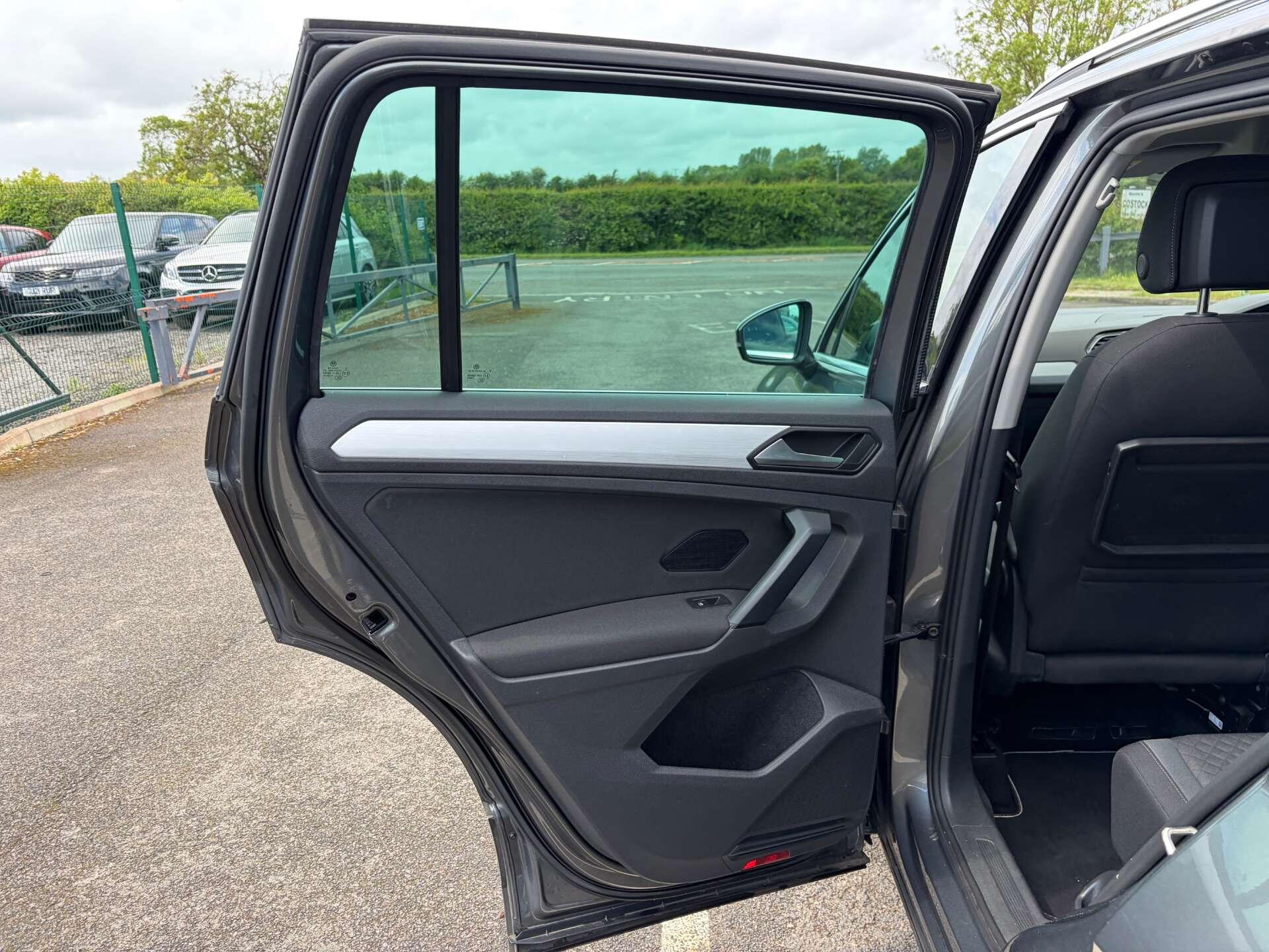 Volkswagen Tiguan view 19