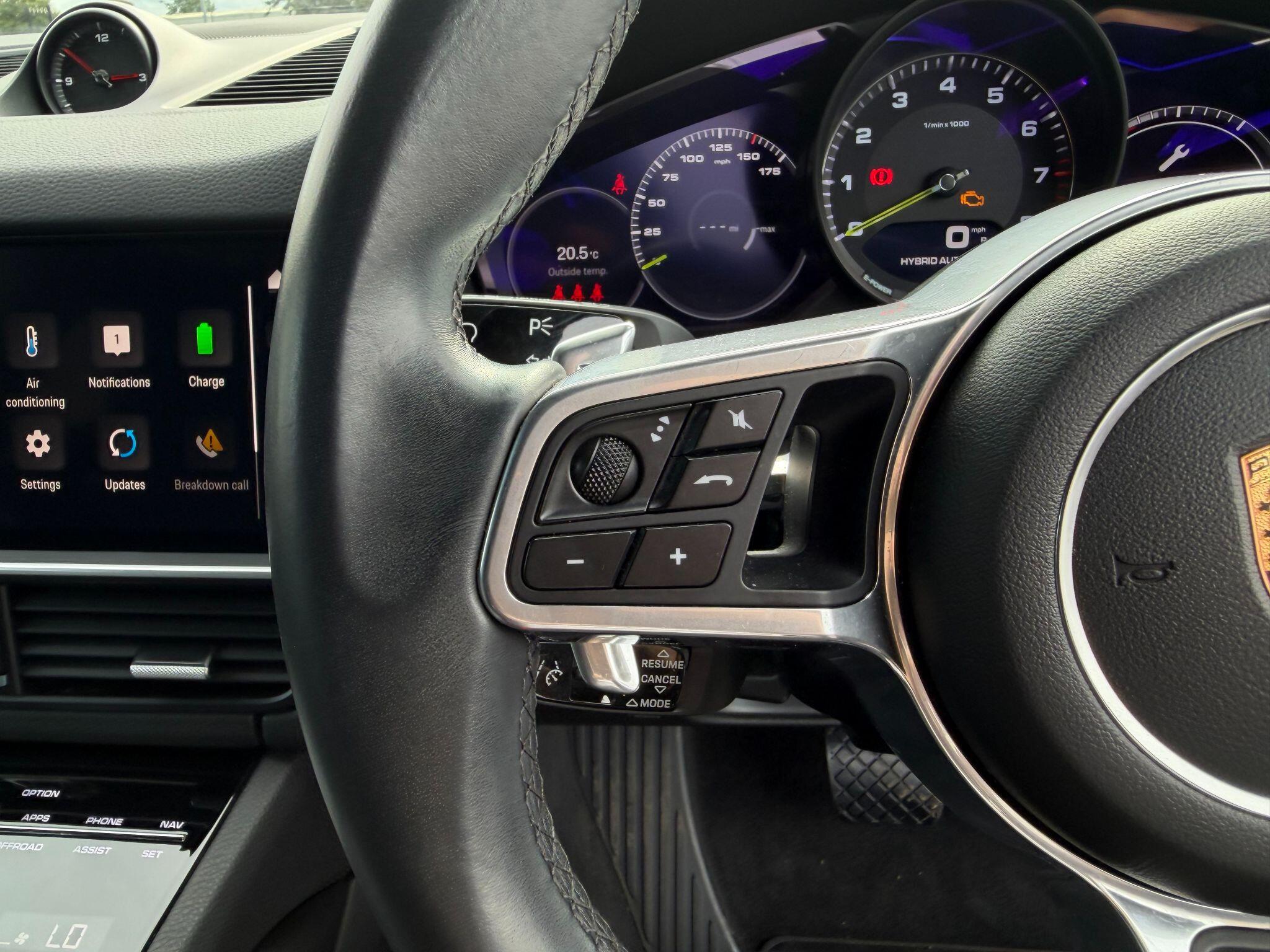 Porsche Cayenne view 50