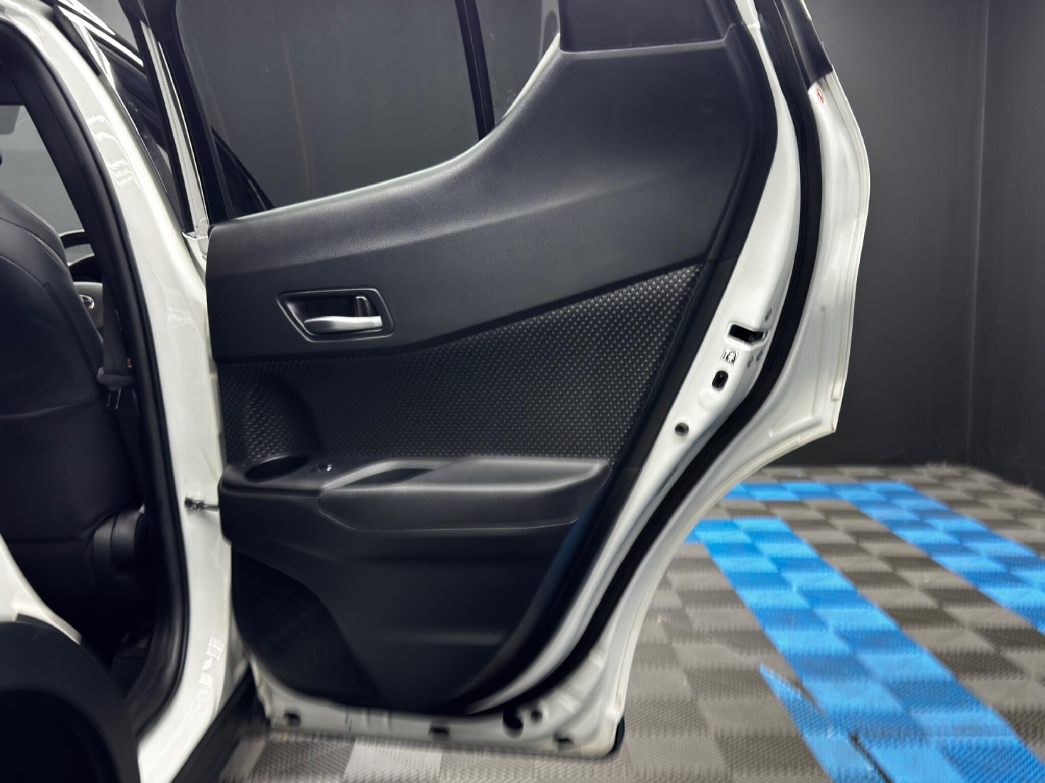 Toyota C-HR view 38