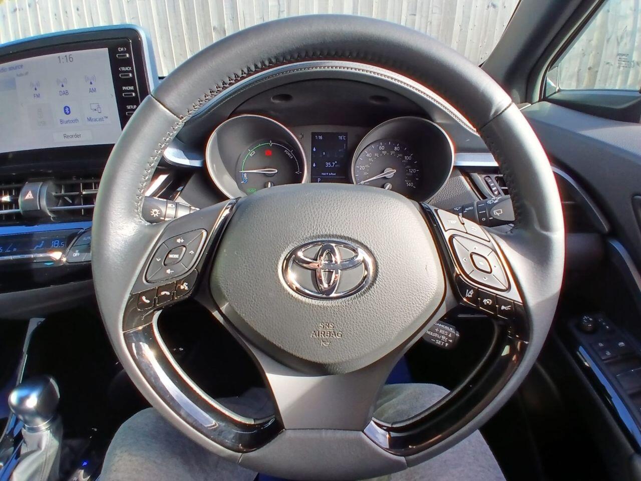 Toyota C-HR view 58