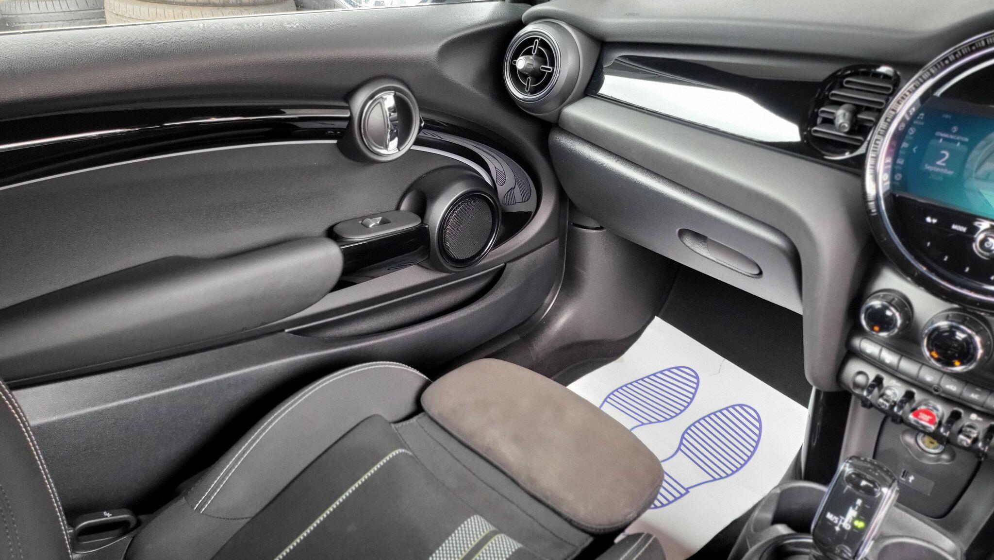 Mini Hatch view 10