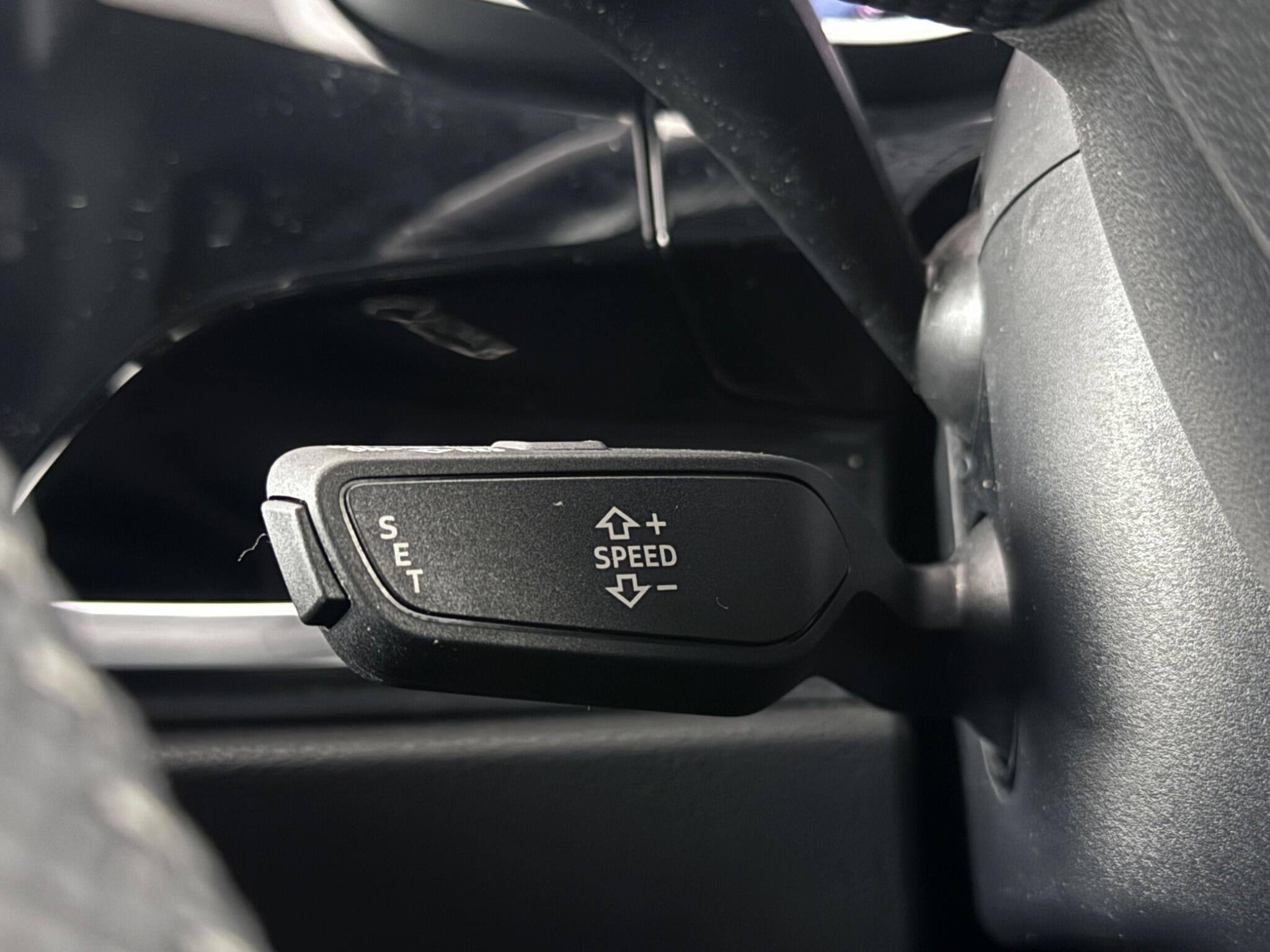 Audi Q3 view 18