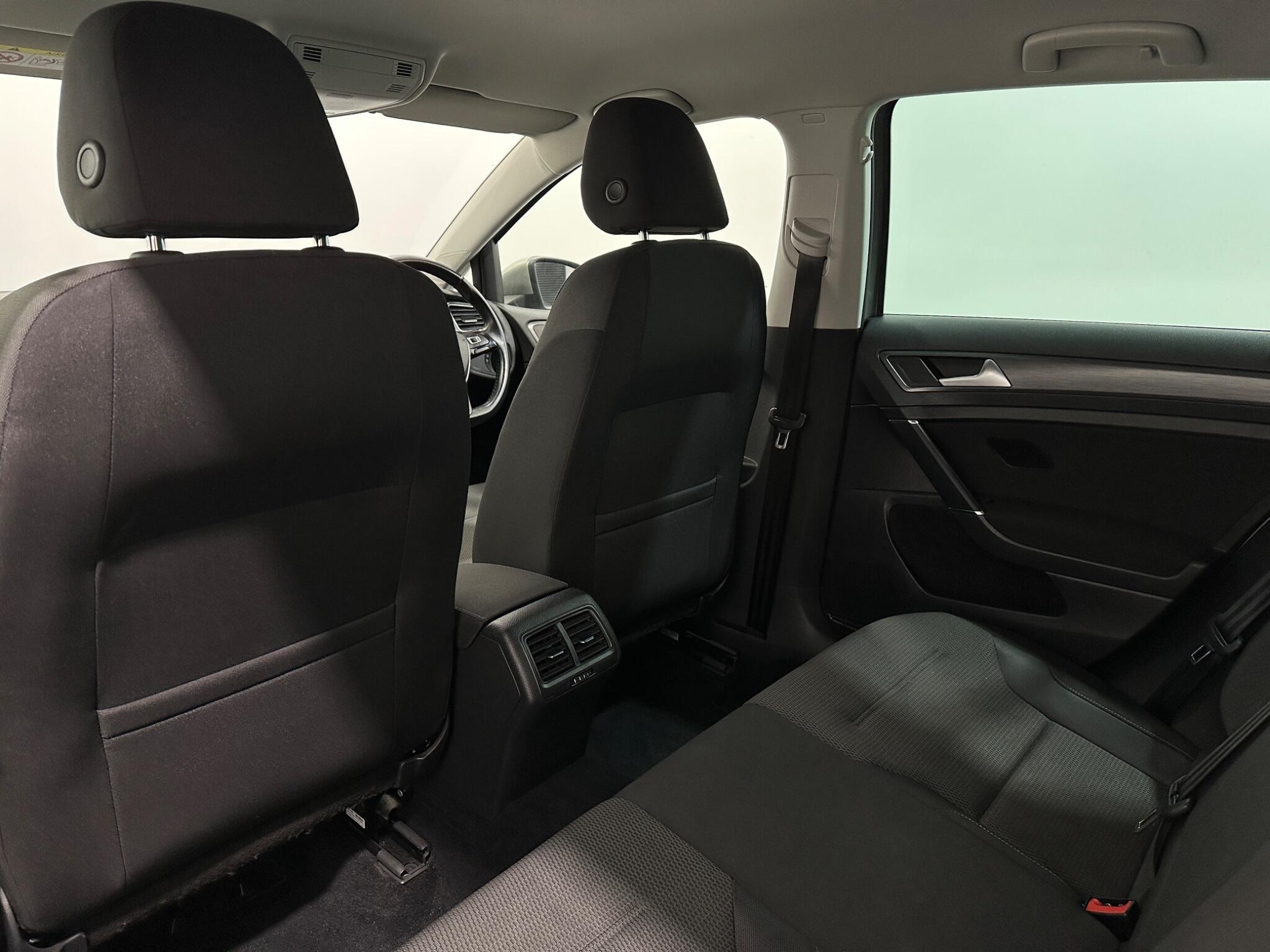 Volkswagen Golf view 38