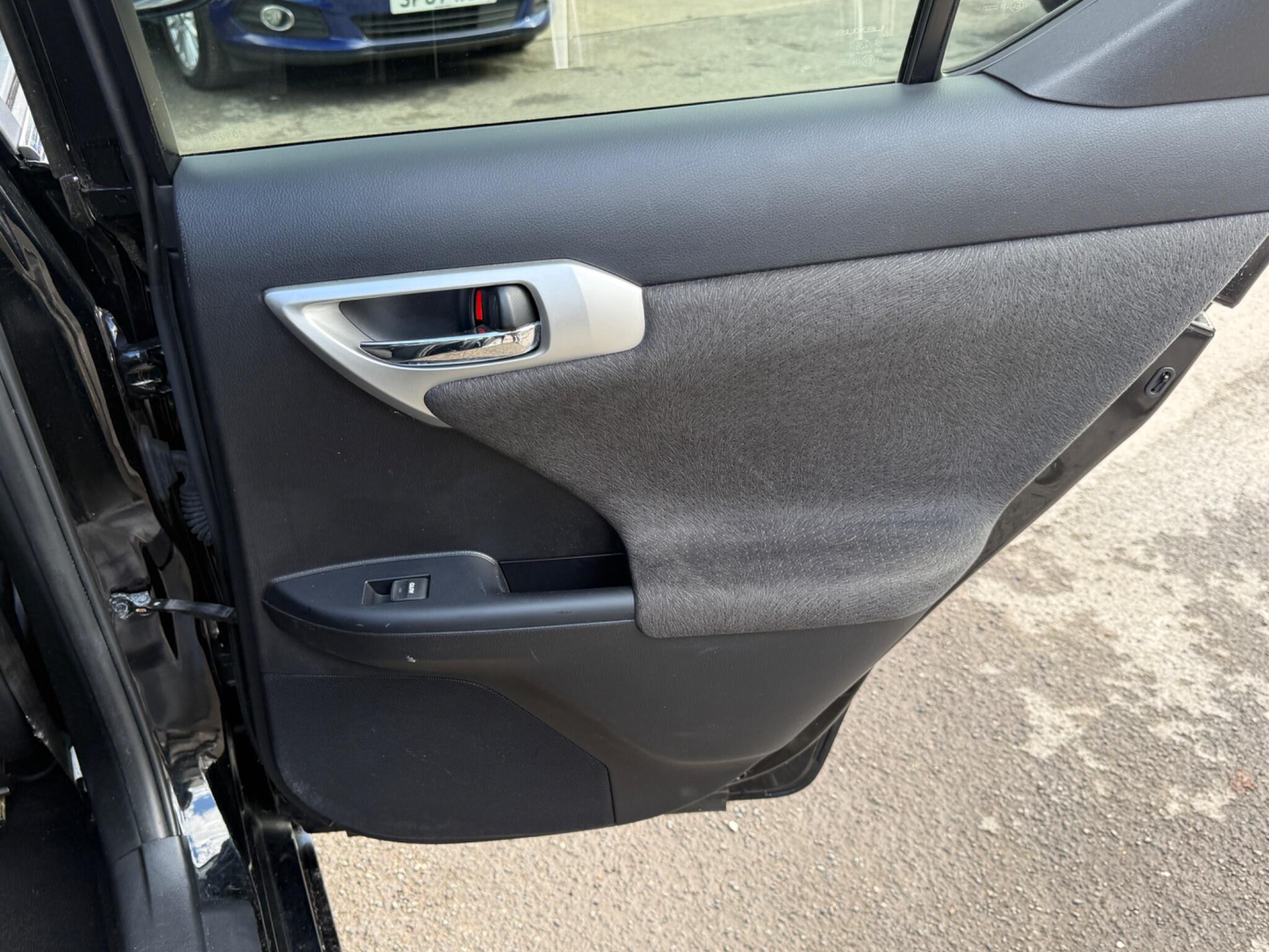 Lexus CT - Image 40