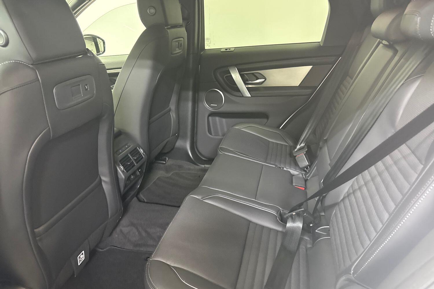 Land Rover Discovery Sport view 16