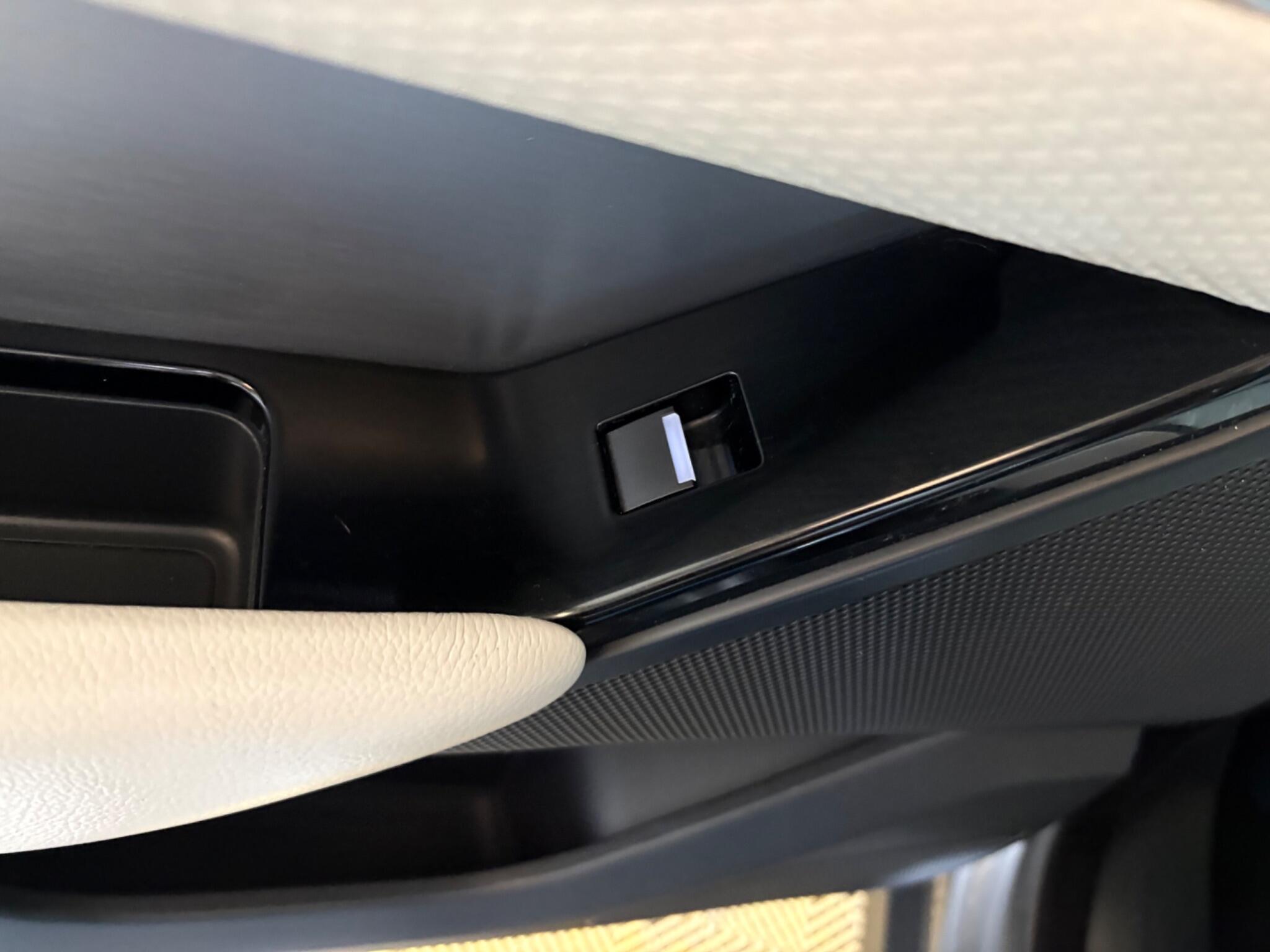 Land Rover Range Rover Velar view 59