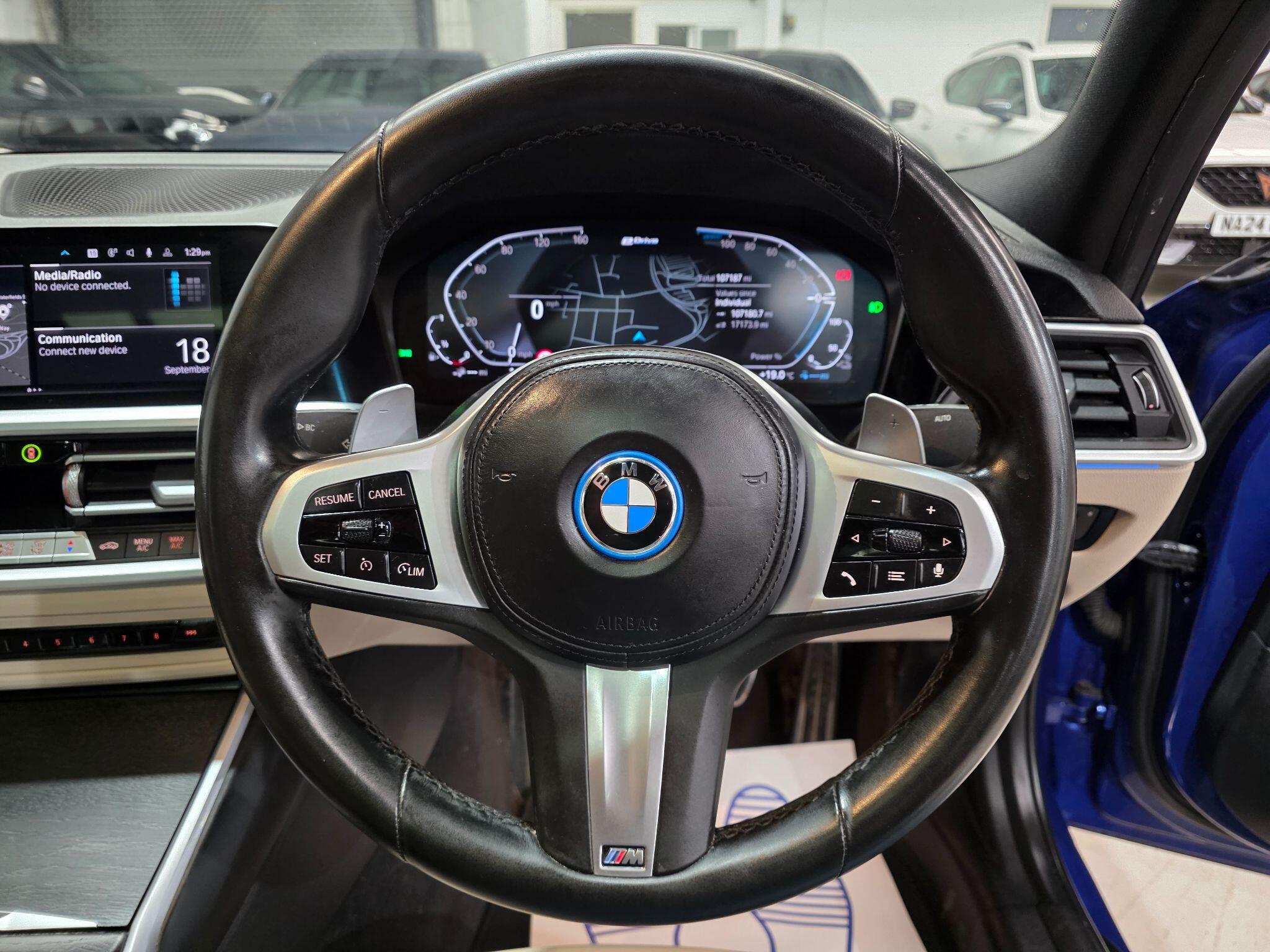 BMW 3 Series view 20