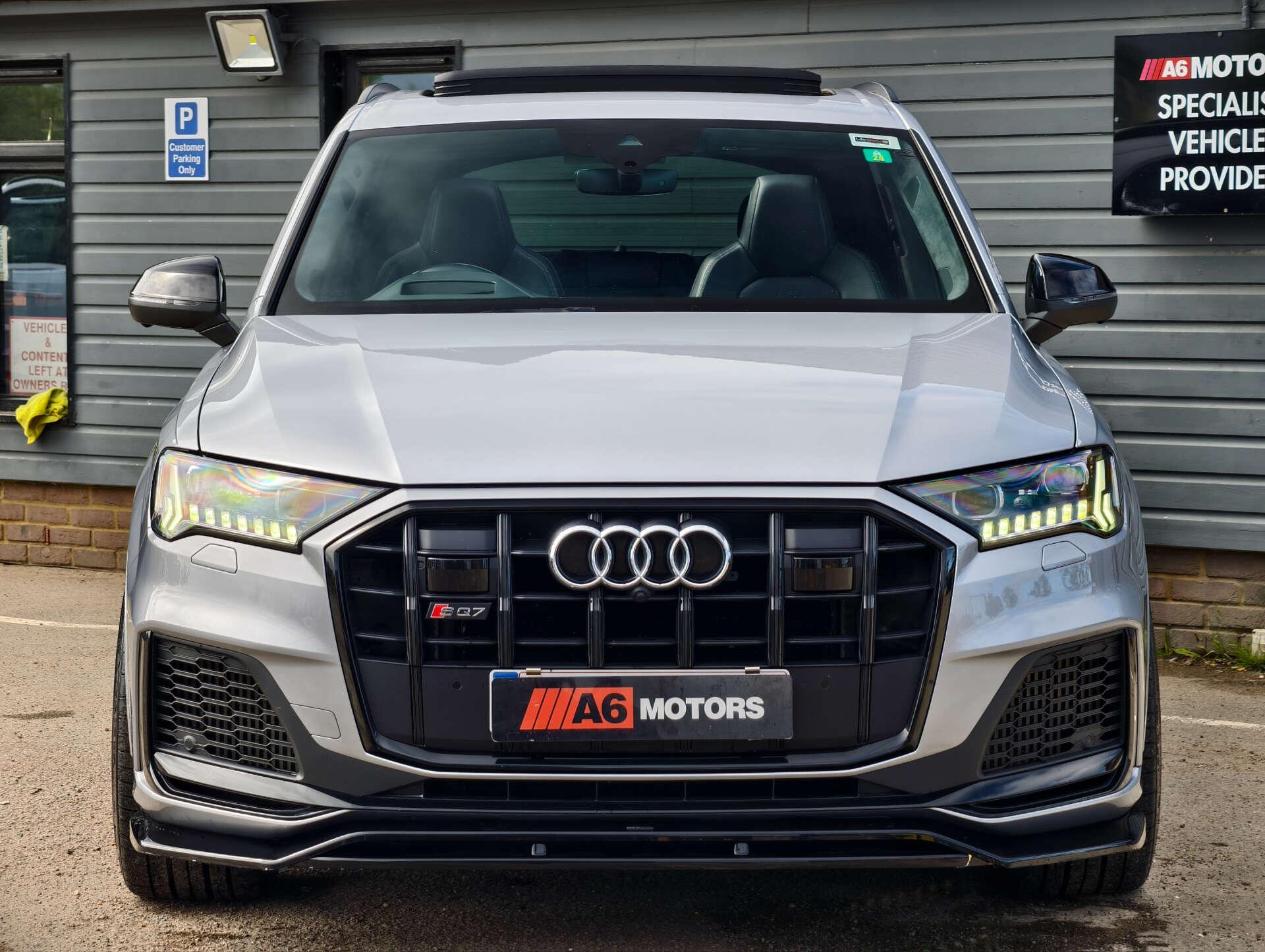 Audi SQ7 view 6