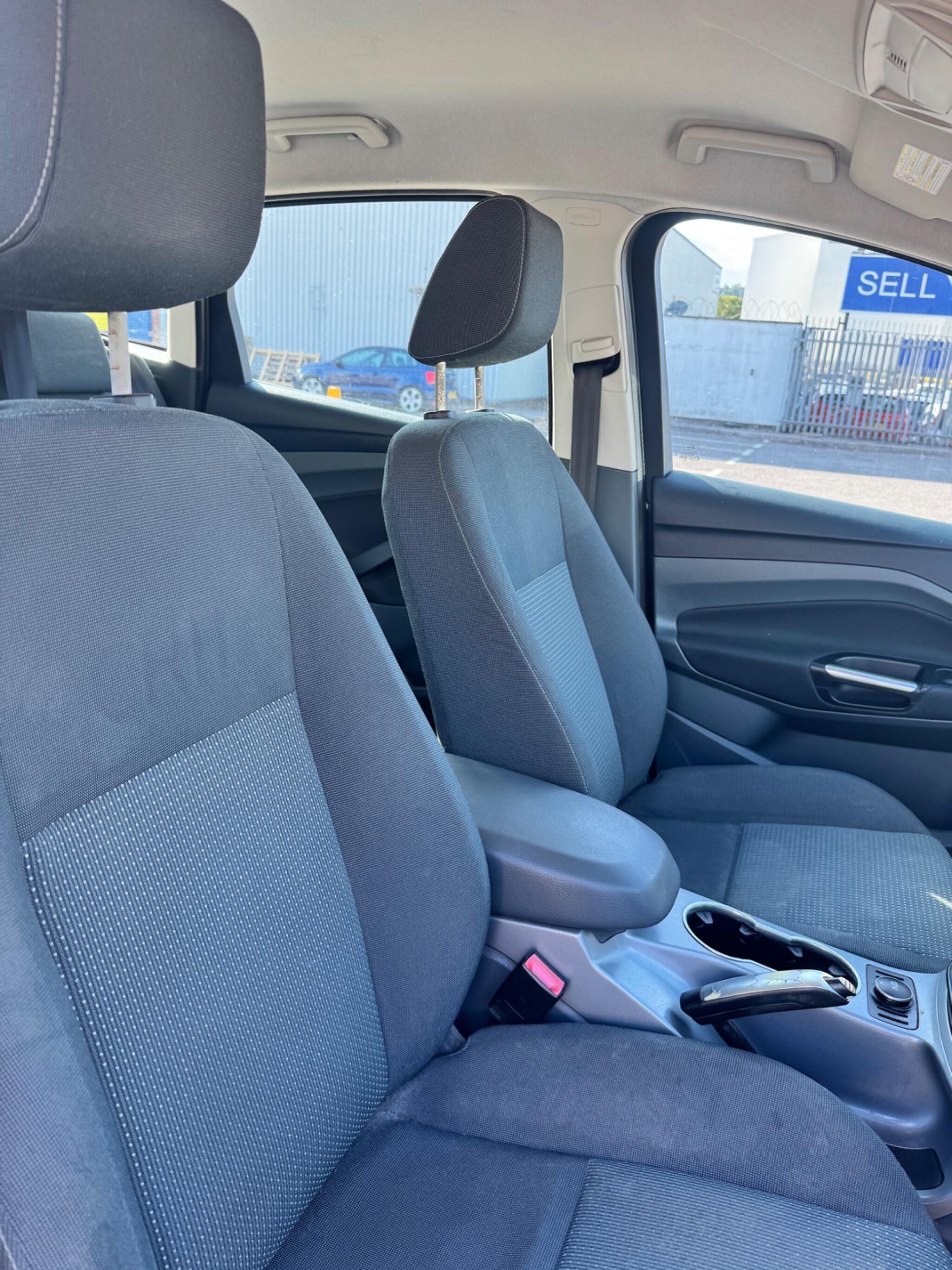 Ford C-Max view 26