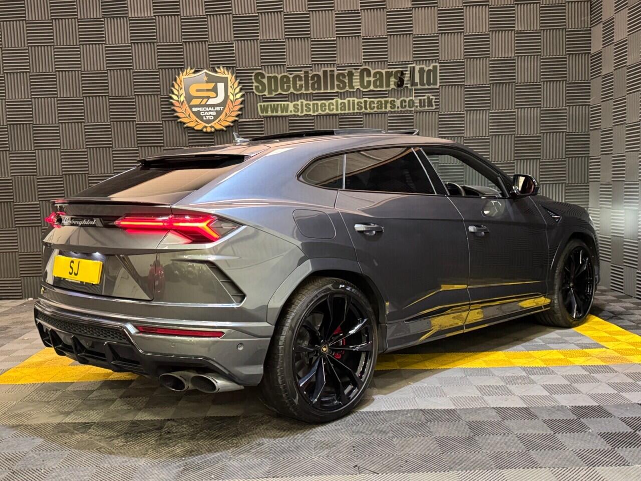 Lamborghini Urus view 26