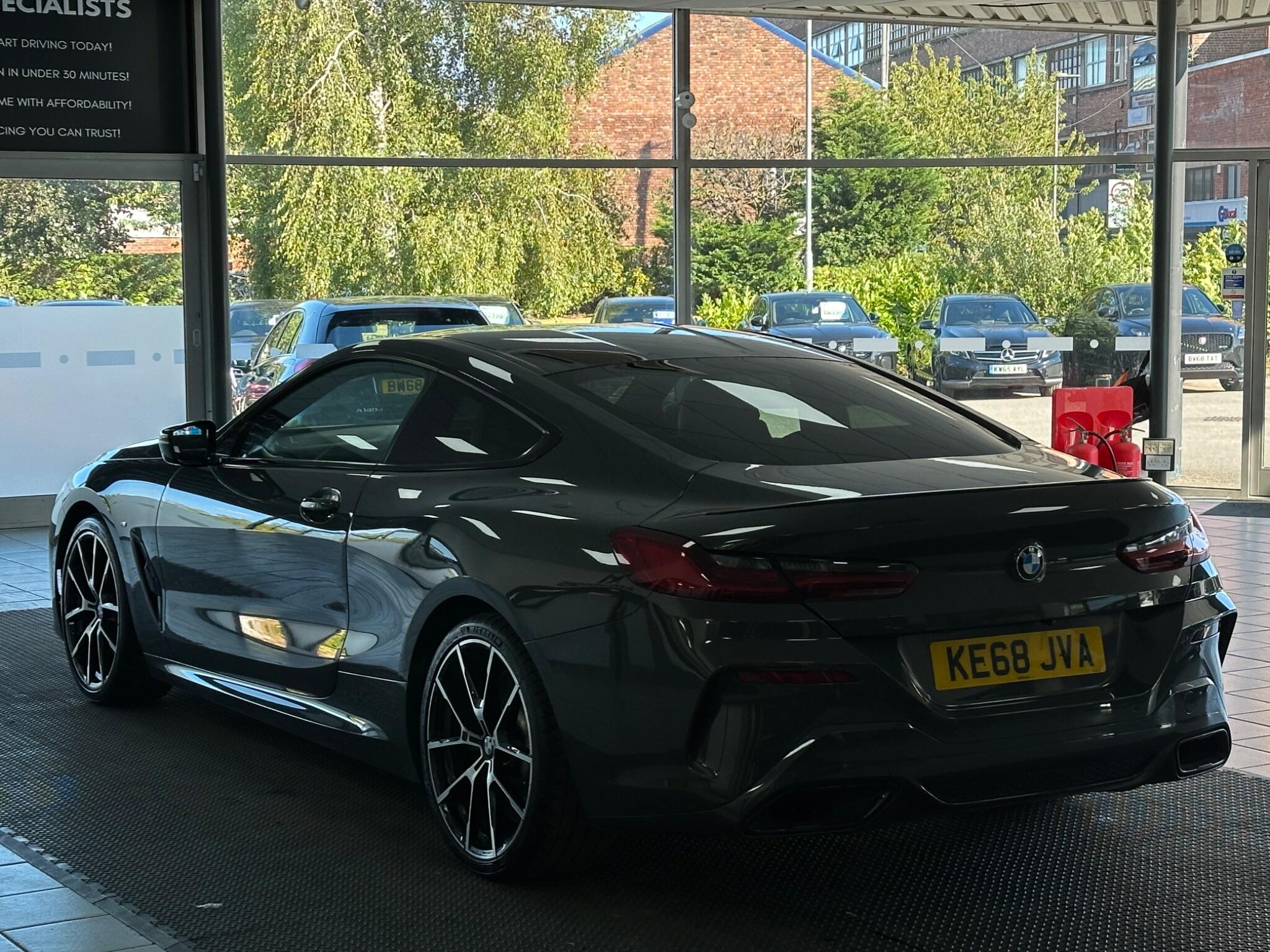 BMW 8 Series view 9