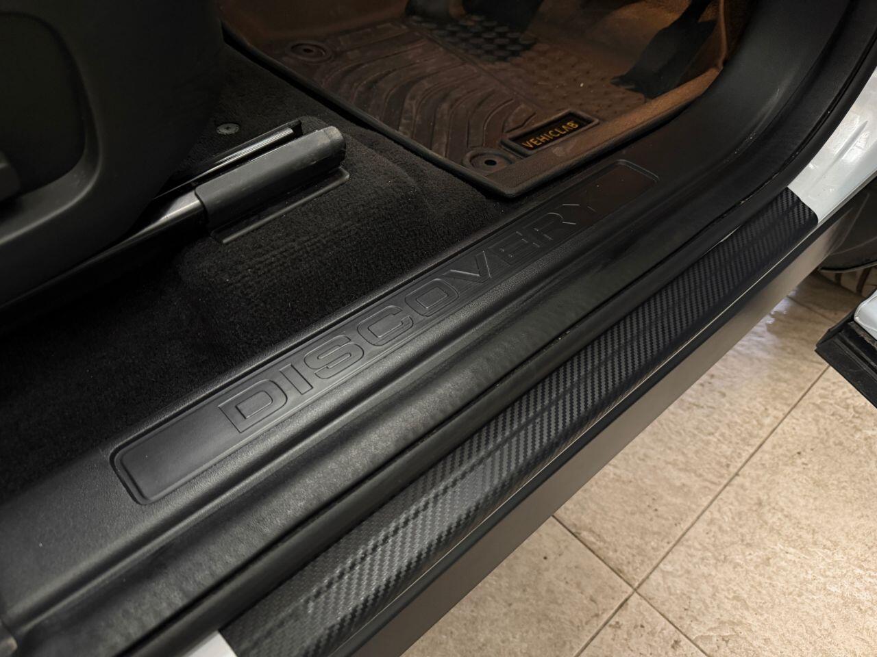 Land Rover Discovery Sport view 29