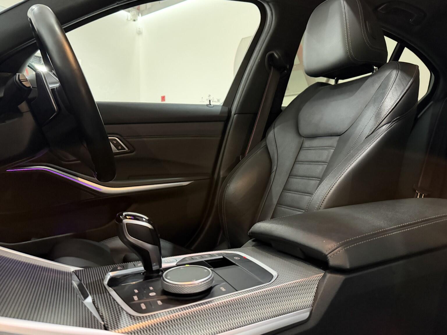 BMW 3 Series view 32