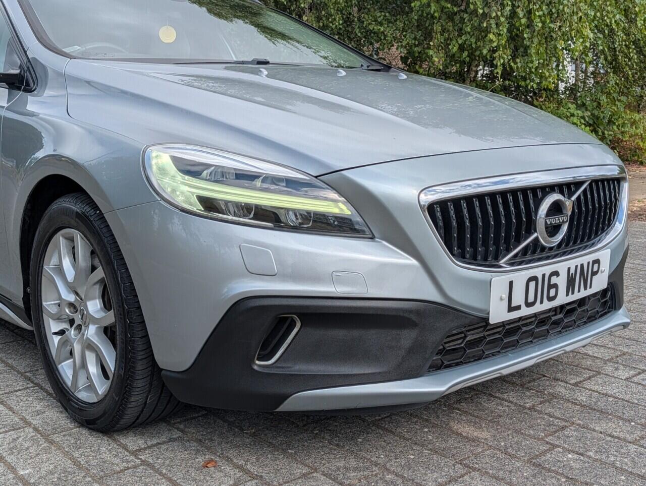 Volvo V40 Cross Country view 7