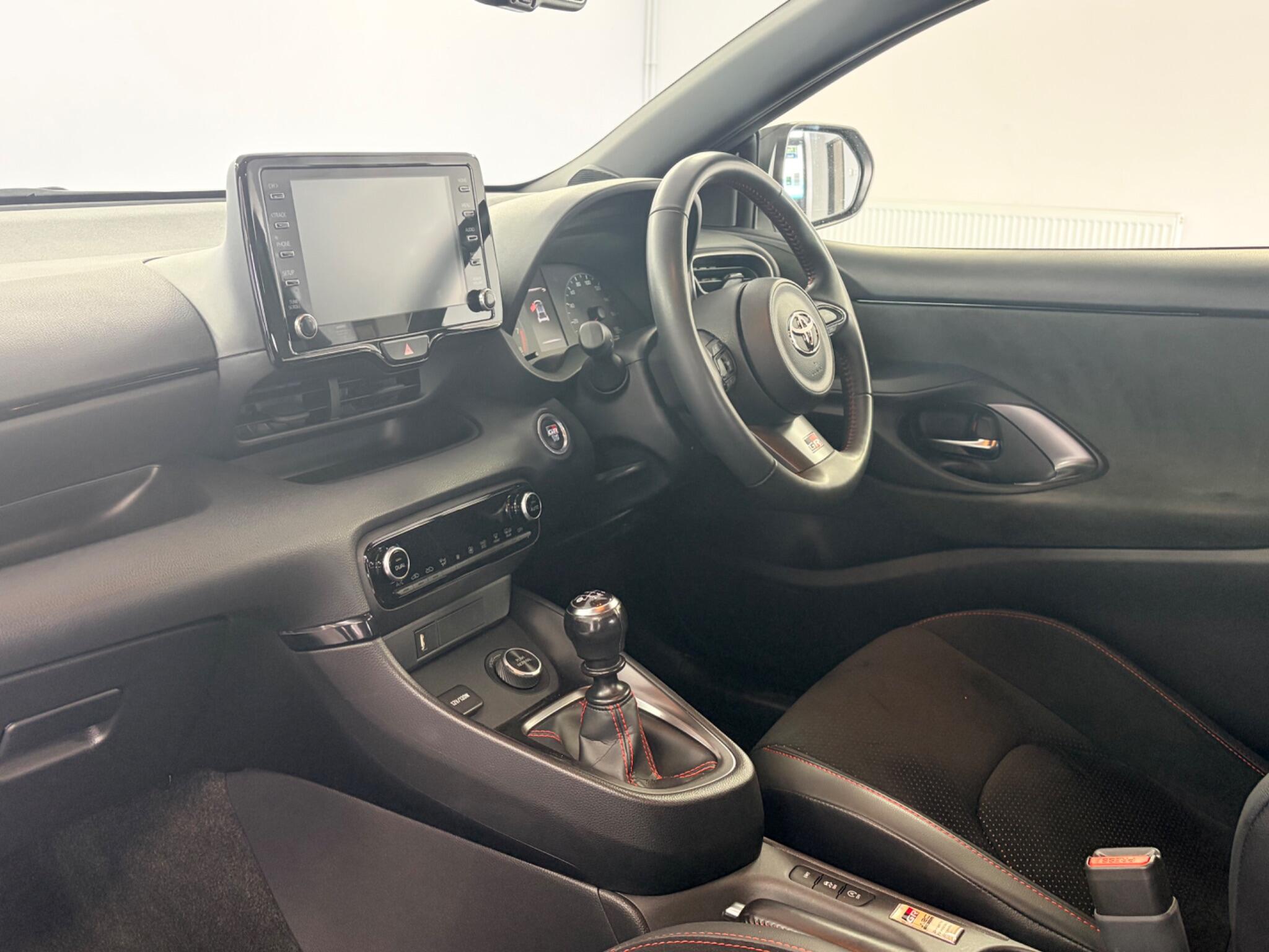 Toyota Yaris view 13