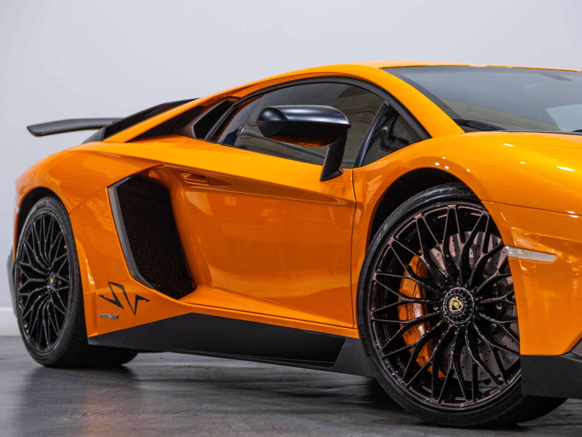 Lamborghini Aventador view 10