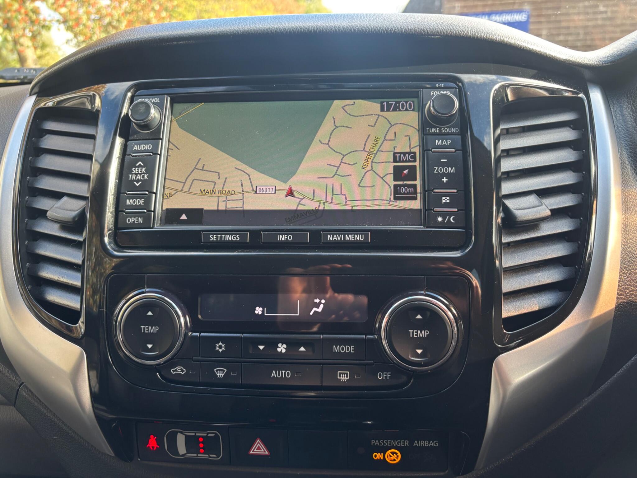 Mitsubishi L200 view 11