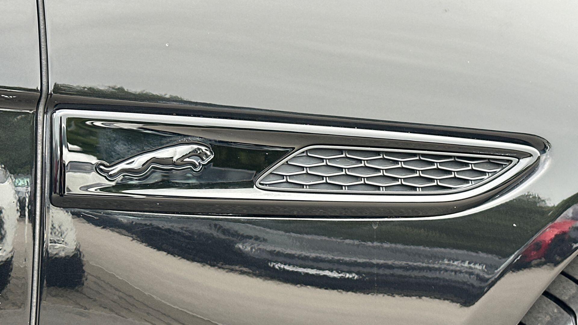 Jaguar XF view 20