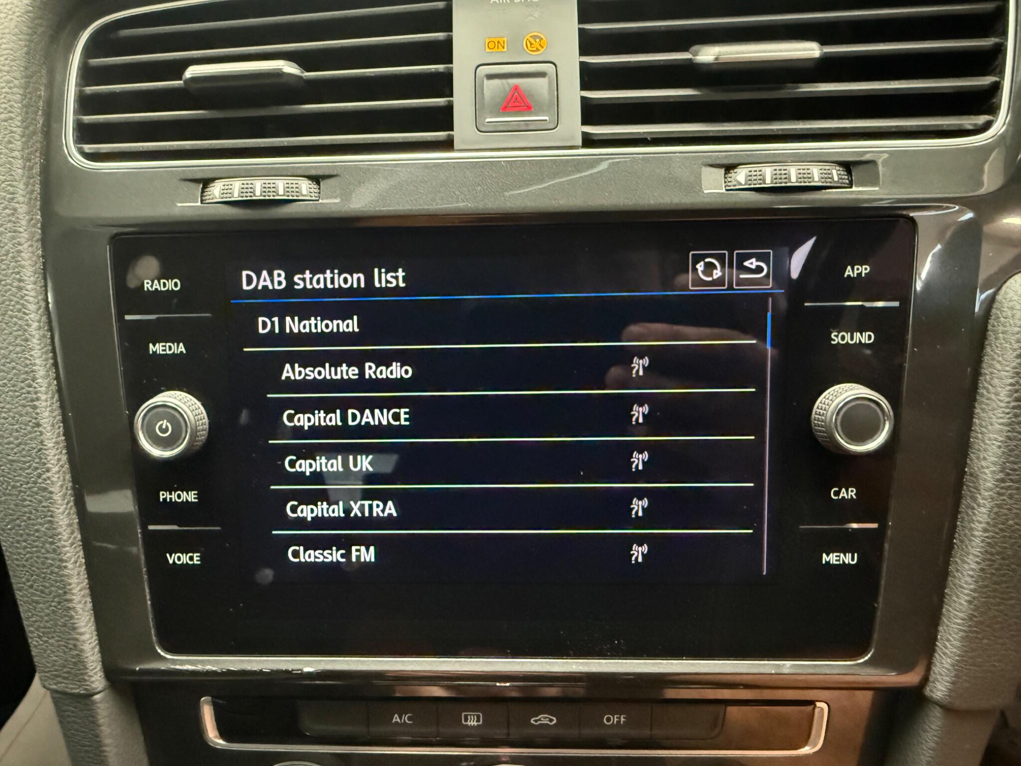 Volkswagen Golf view 18