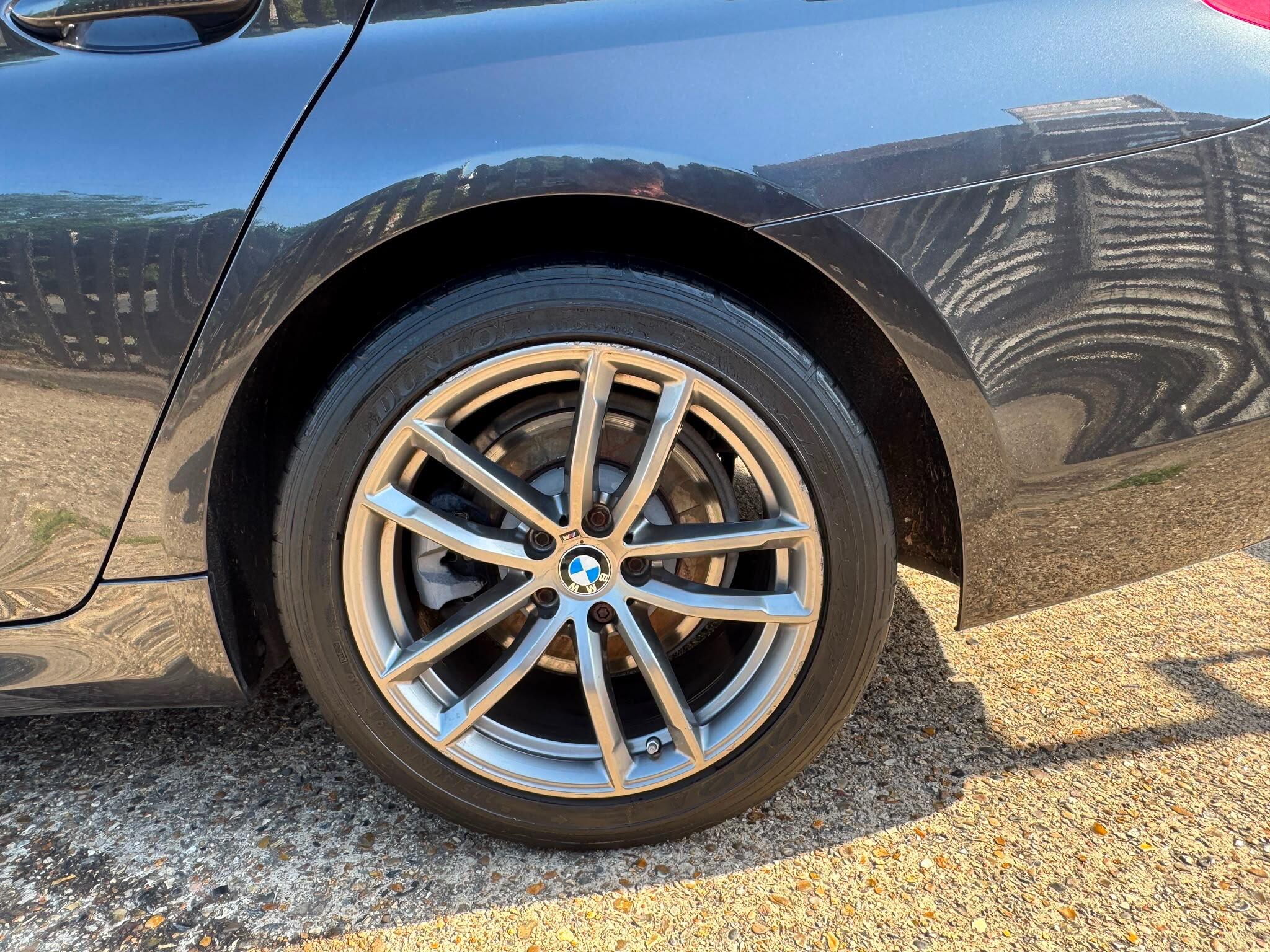 BMW 5 Series view 32