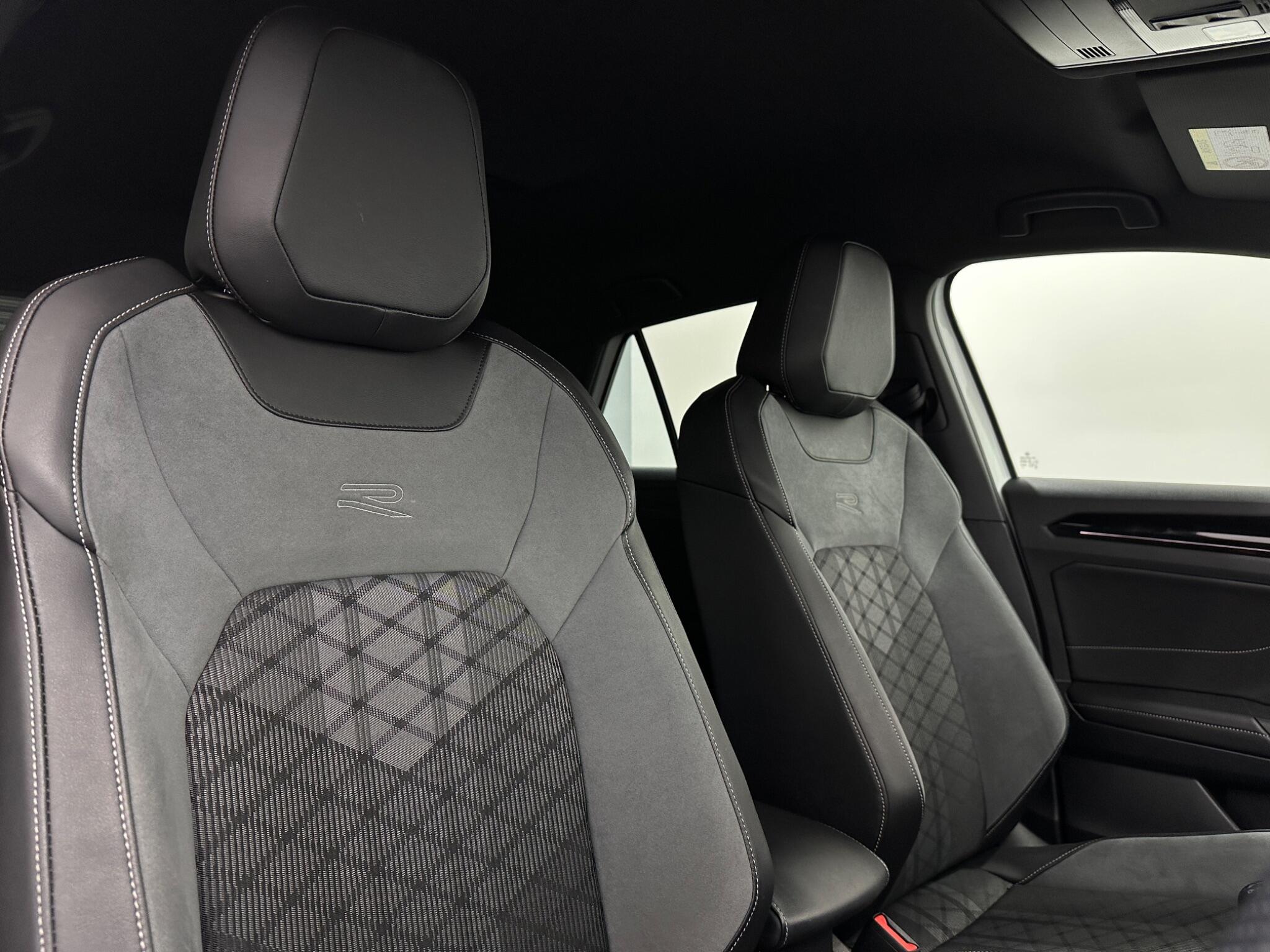 Volkswagen T-Roc view 33