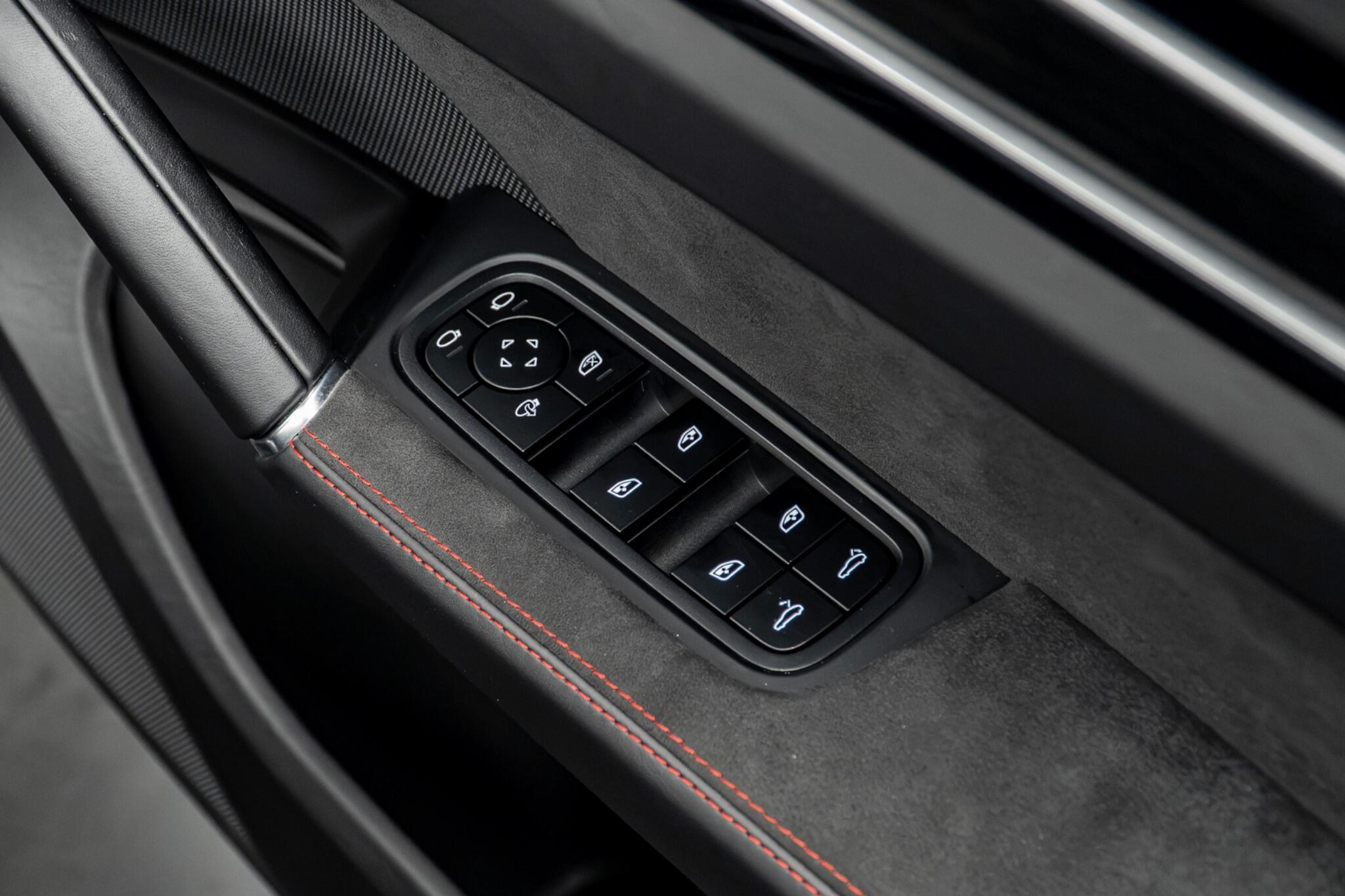 Porsche Cayenne view 32