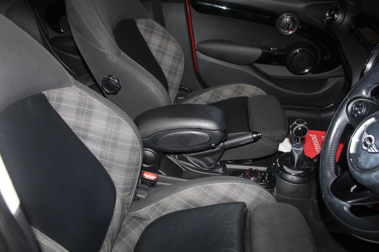 Mini Hatch view 42