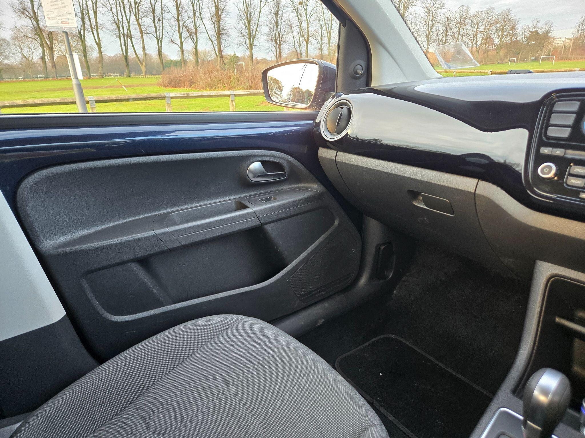 2013 Volkswagen up! 1.0 Move up! ASG Euro 5 5dr • 45,000 miles image 18