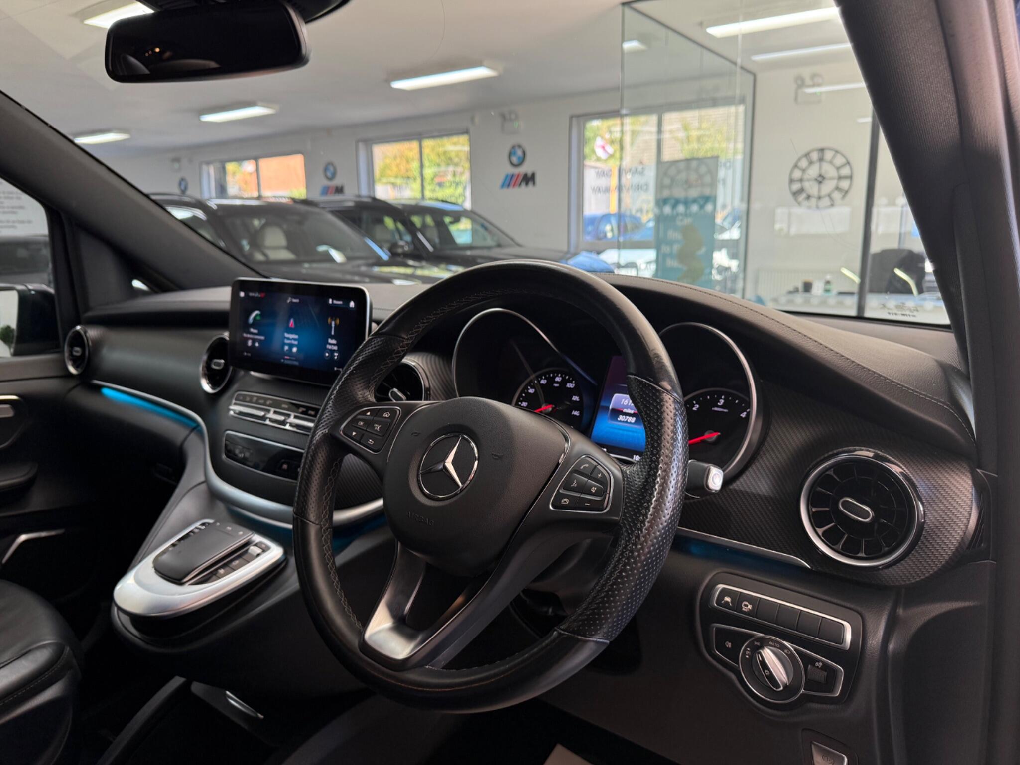 Mercedes-Benz V-Class view 37