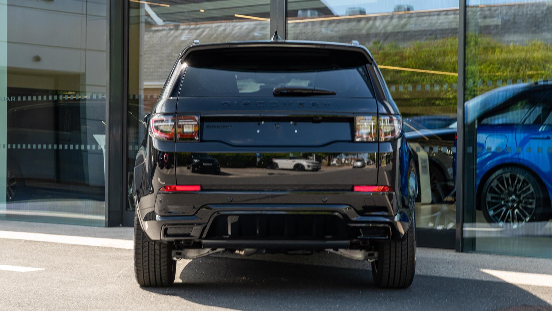 Land Rover Discovery Sport view 6