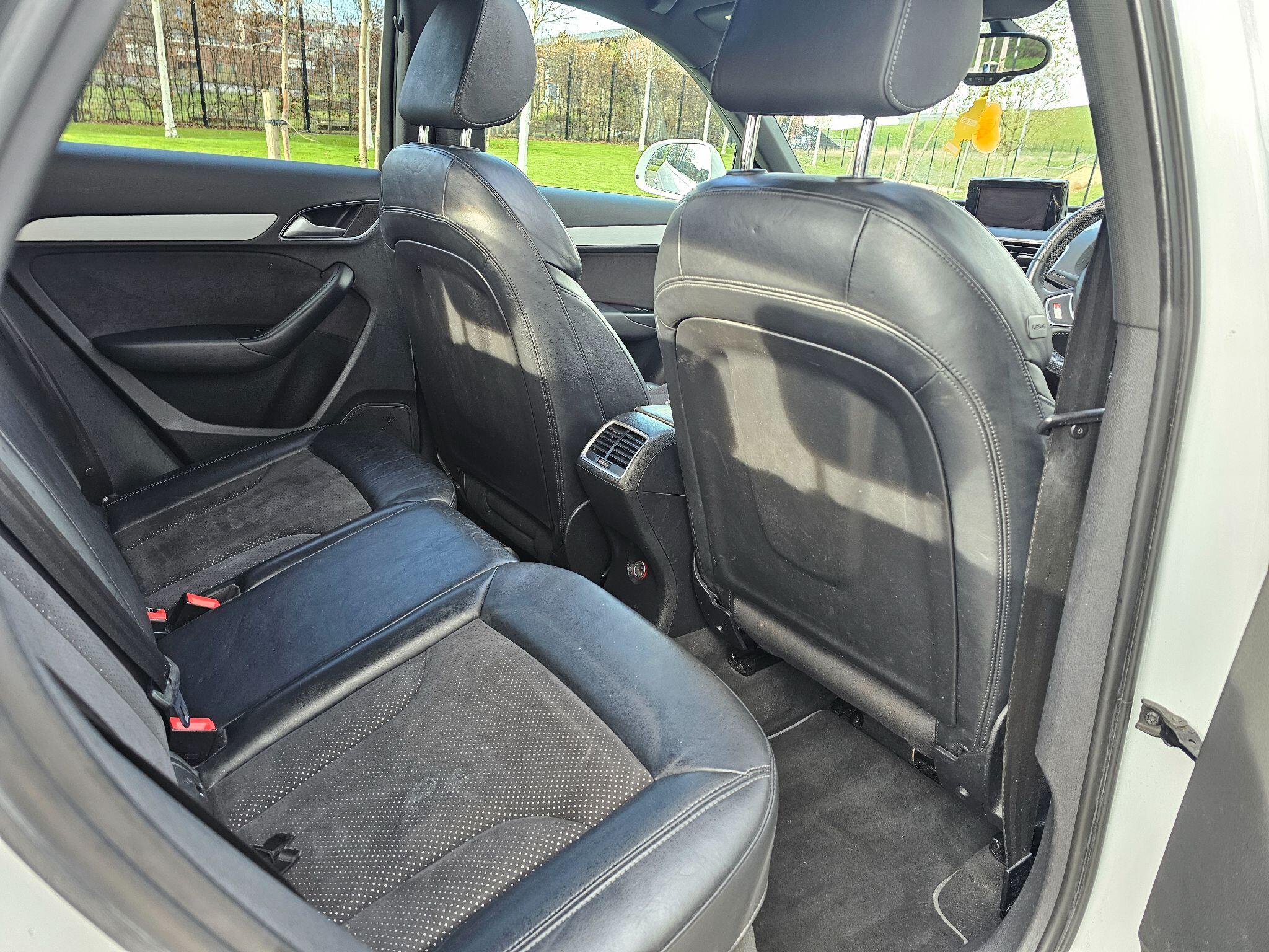 Audi Q3 view 18