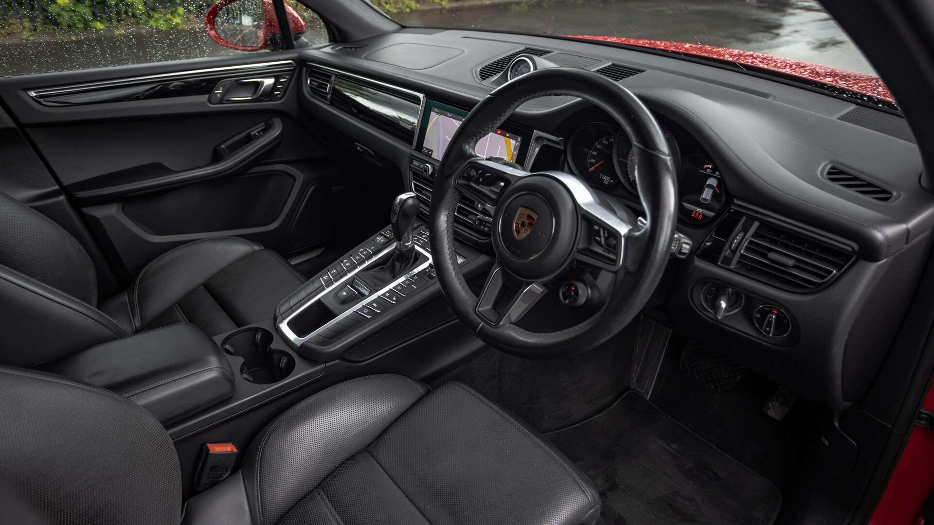 Porsche Macan view 13