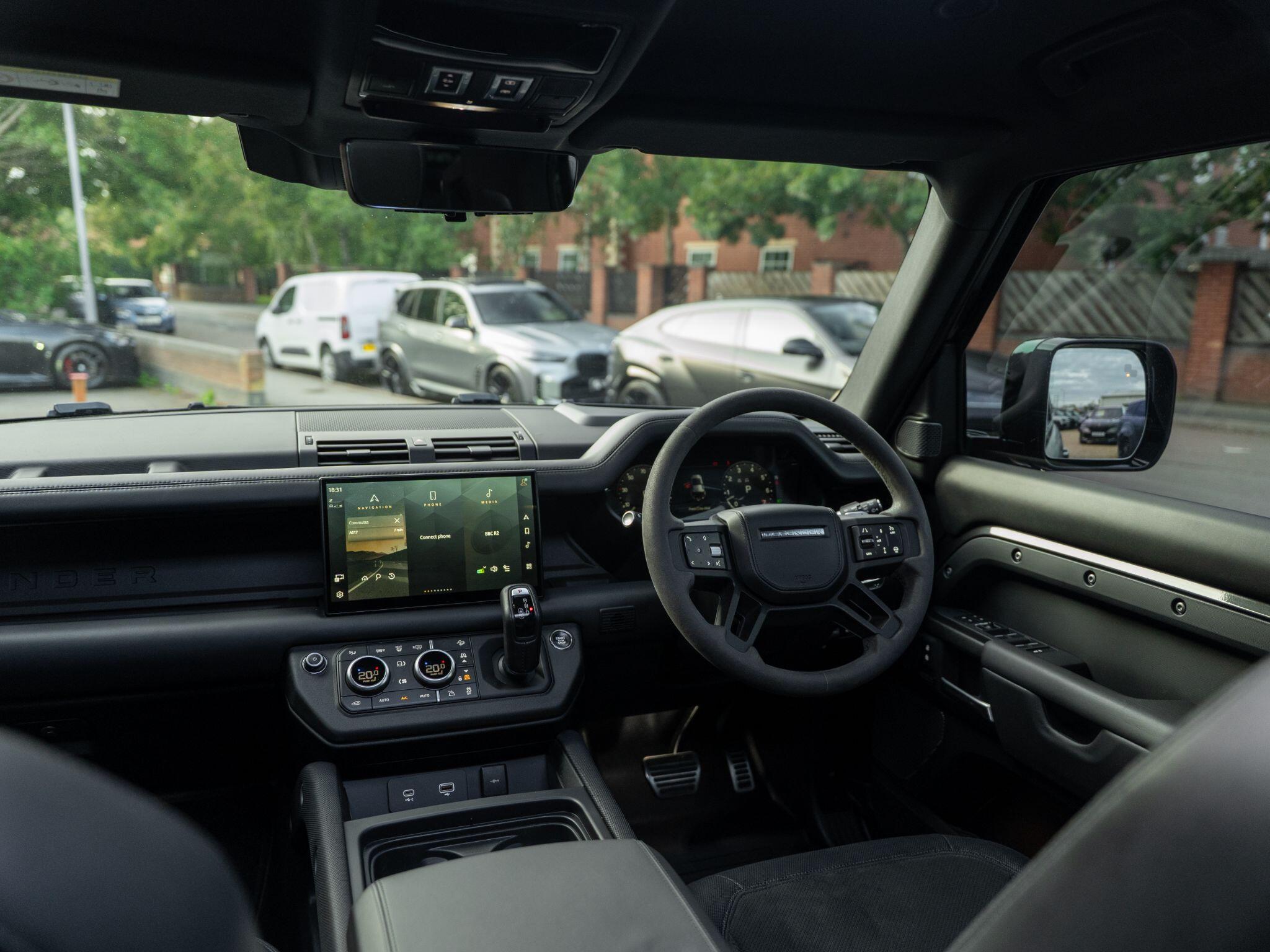 Land Rover Defender view 39