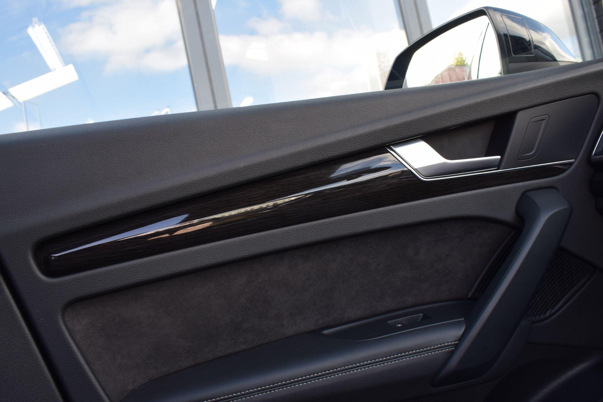 Audi SQ5 view 18