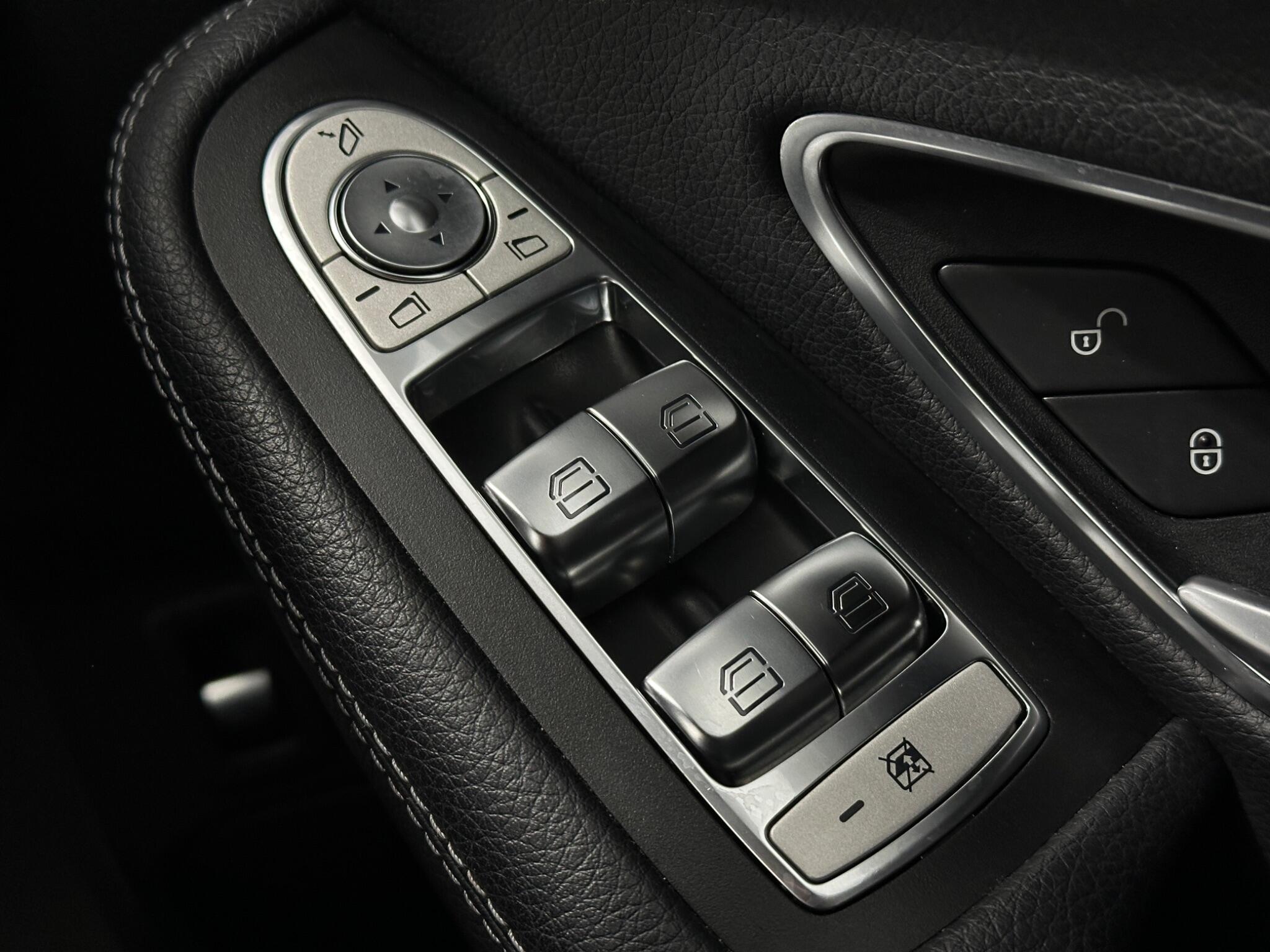 Mercedes-Benz C-Class view 18