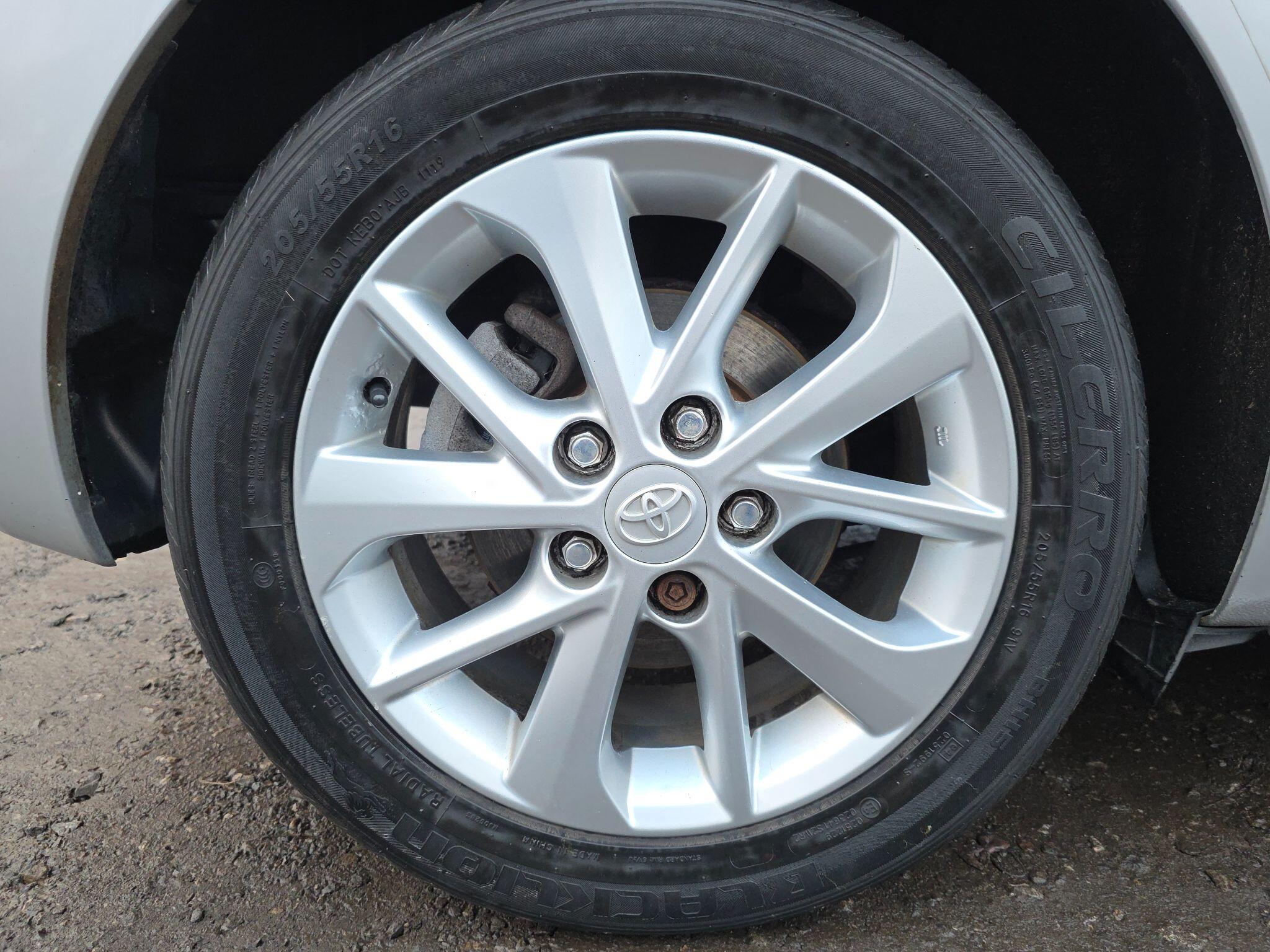 2013 Toyota Auris image 39