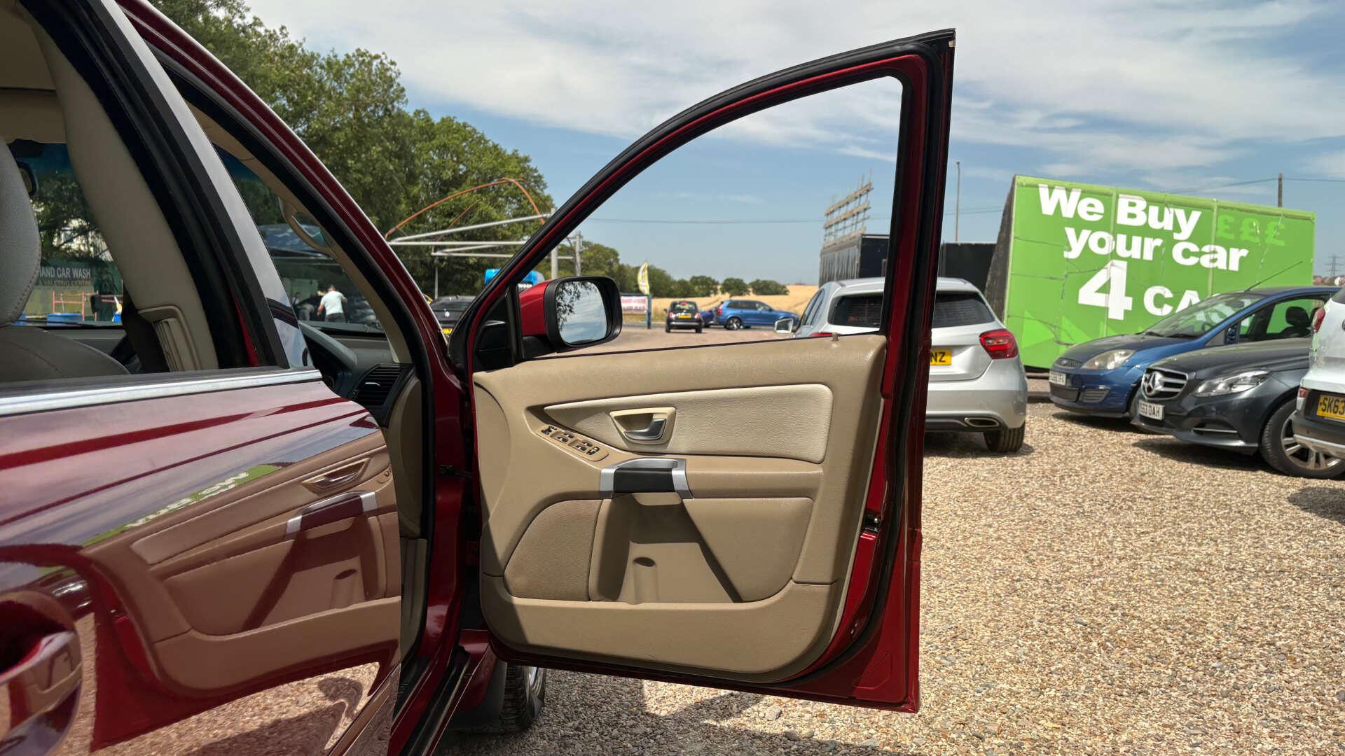 Volvo XC90 view 18