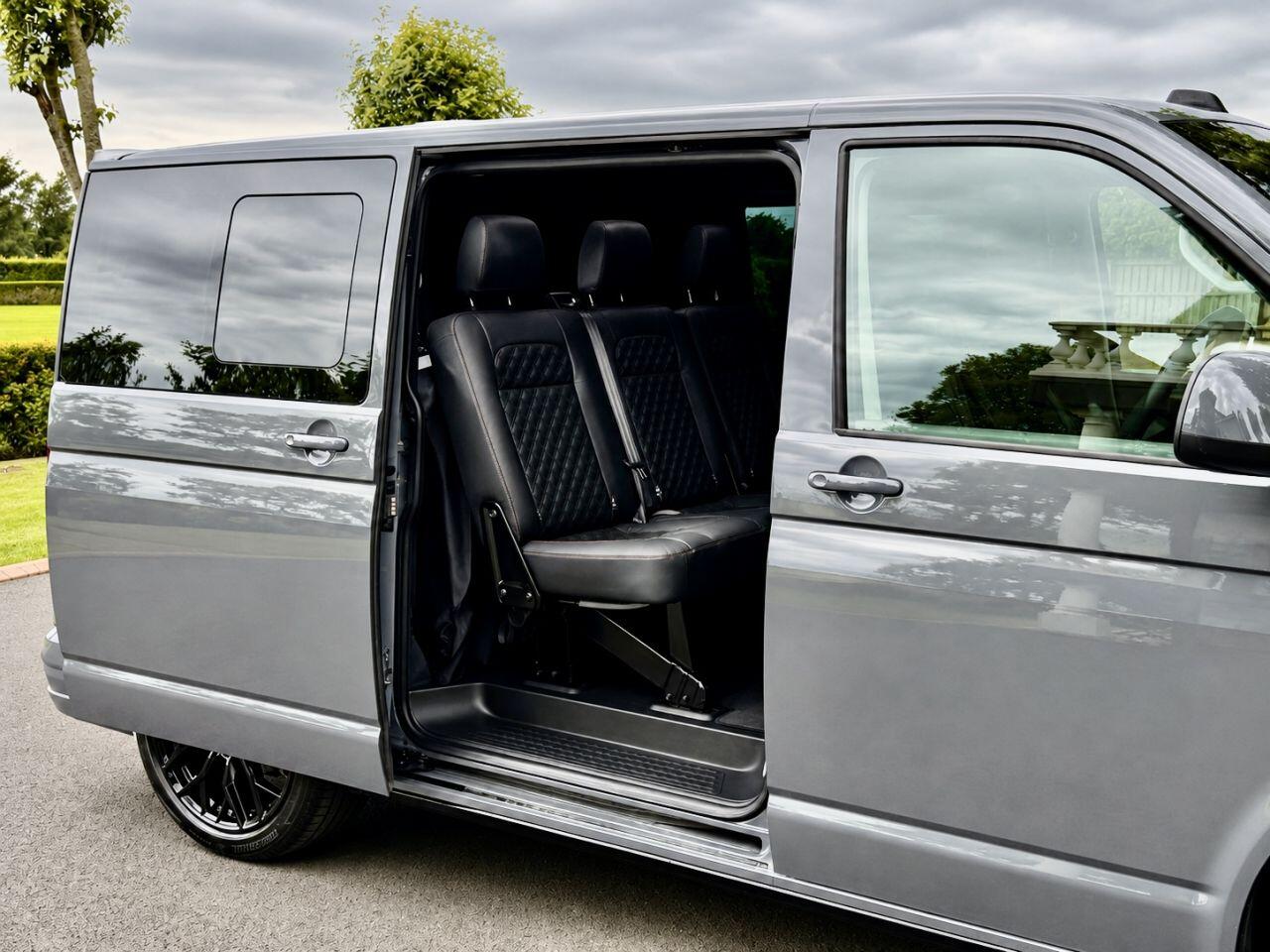 Volkswagen Transporter view 11