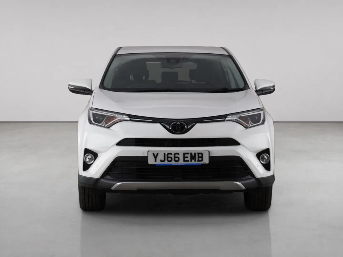 Toyota Rav4 view 5