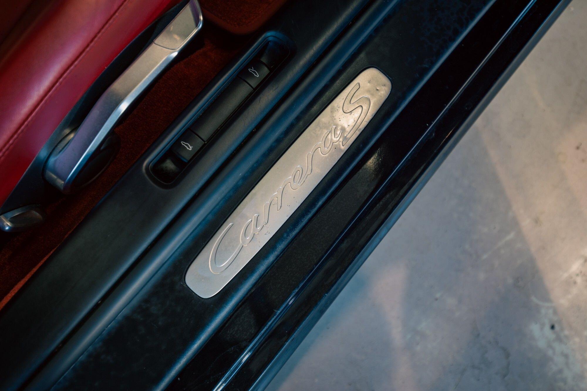 Porsche 911 view 32