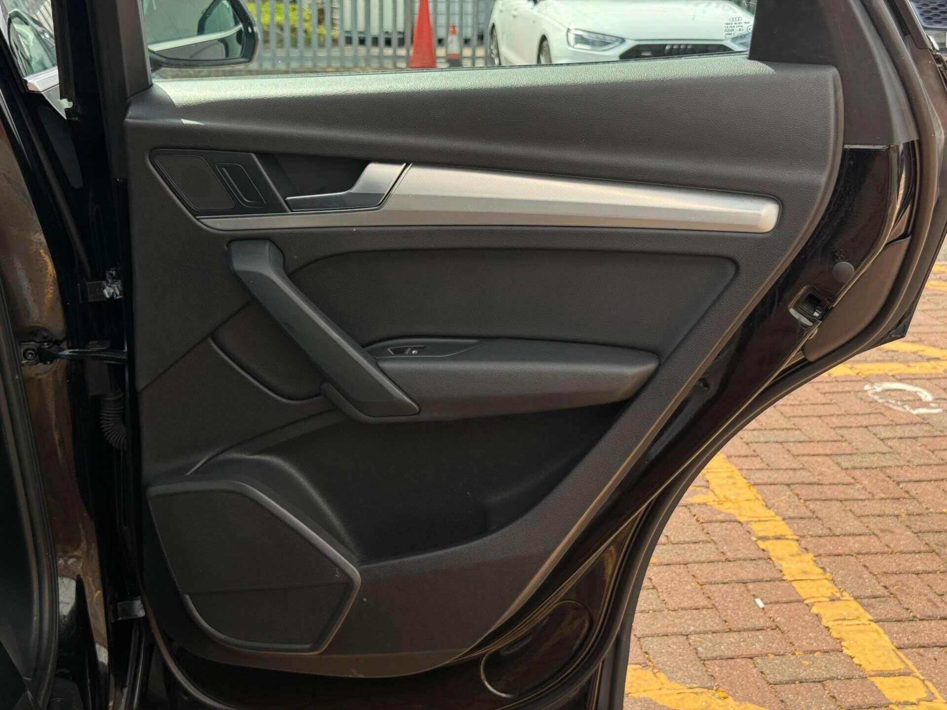 Audi Q5 view 24