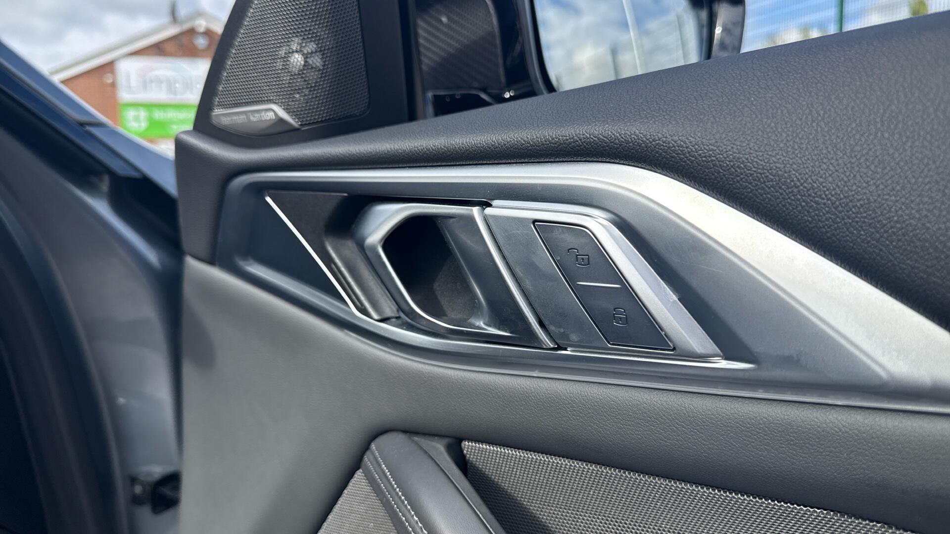 BMW M4 view 45