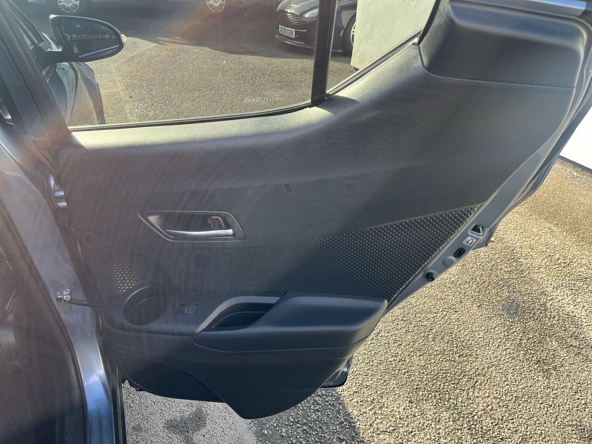 Toyota C-HR view 20