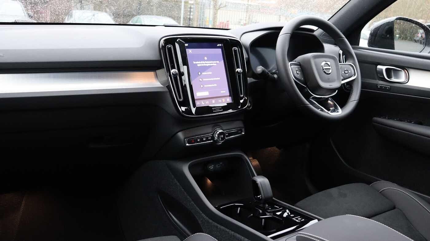 Volvo XC40 view 14