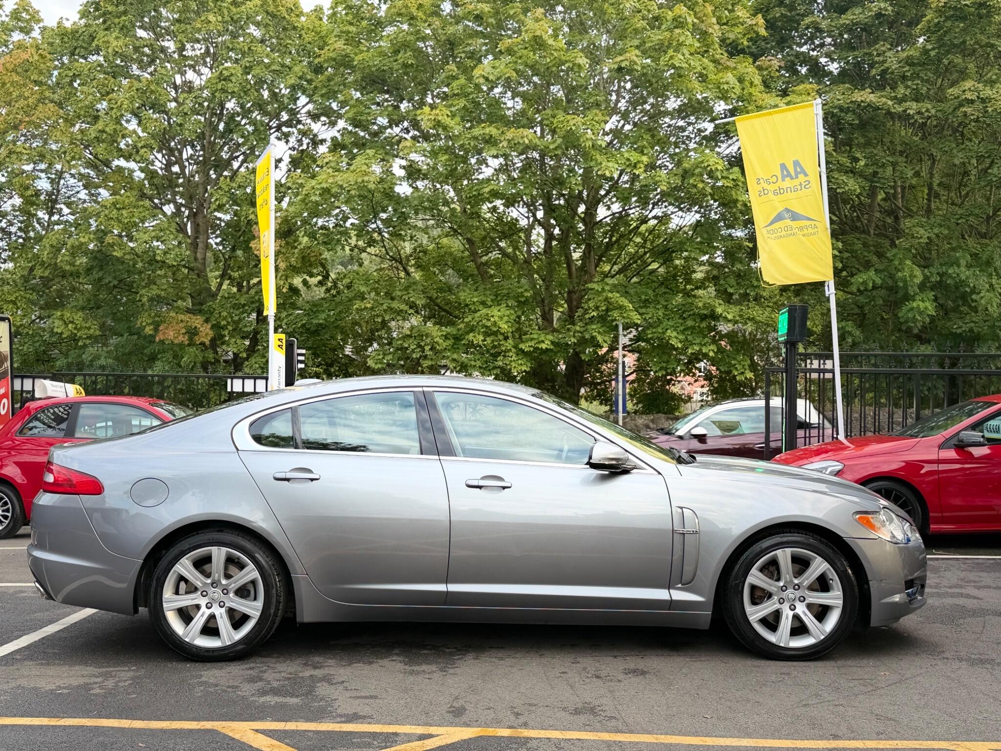 Jaguar XF view 12